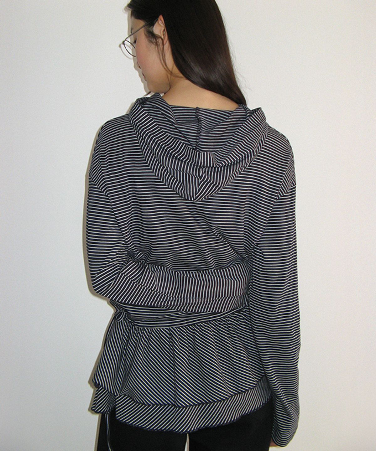 론론(RONRON) STRIPE RUFFLE LAYERED HOODED LONG SLEEVE NAVY