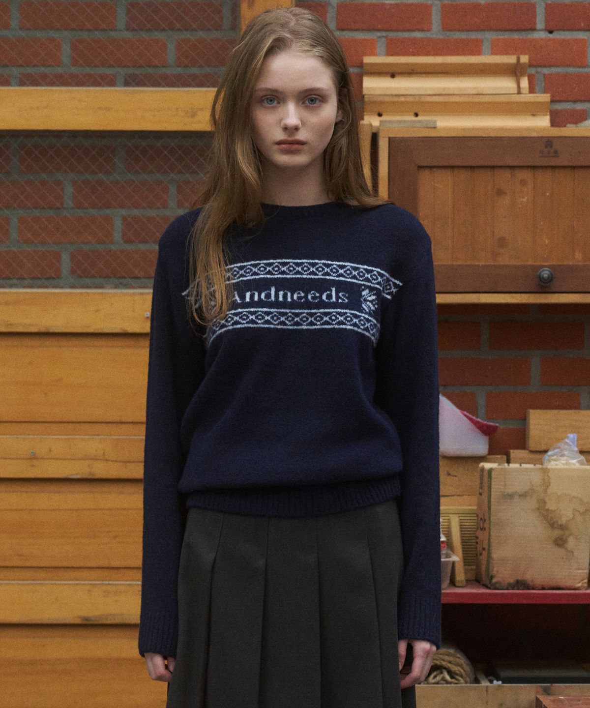 앤니즈(ANDNEEDS) Naomi logo jacquard knit (navy)