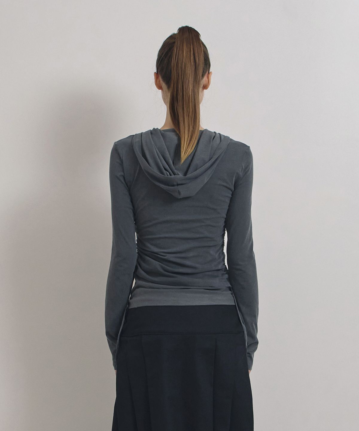 소어티(SOEOTI) Pigment Hooded Layered Tee (charcoal)