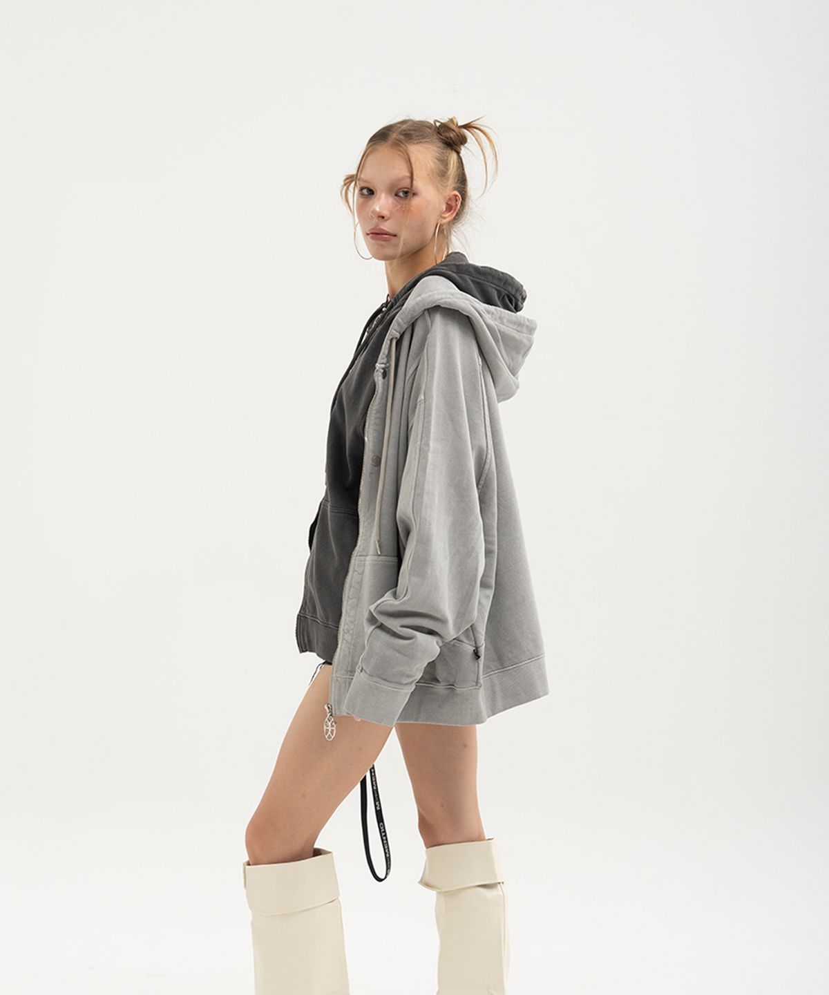 모멘틱(MOMENTIC) Momentic Knob Snap Button Zip-up Hoodie [GREY]