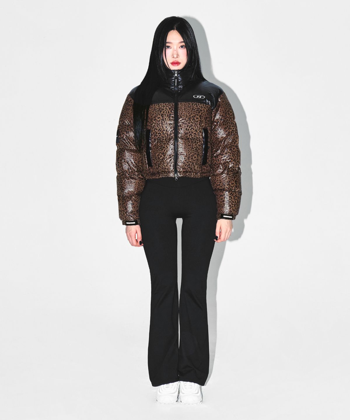 본투윈(BORN TO WIN) W SILVER B GLOSSY CROP PUFFER DOWN [LEOPARD]