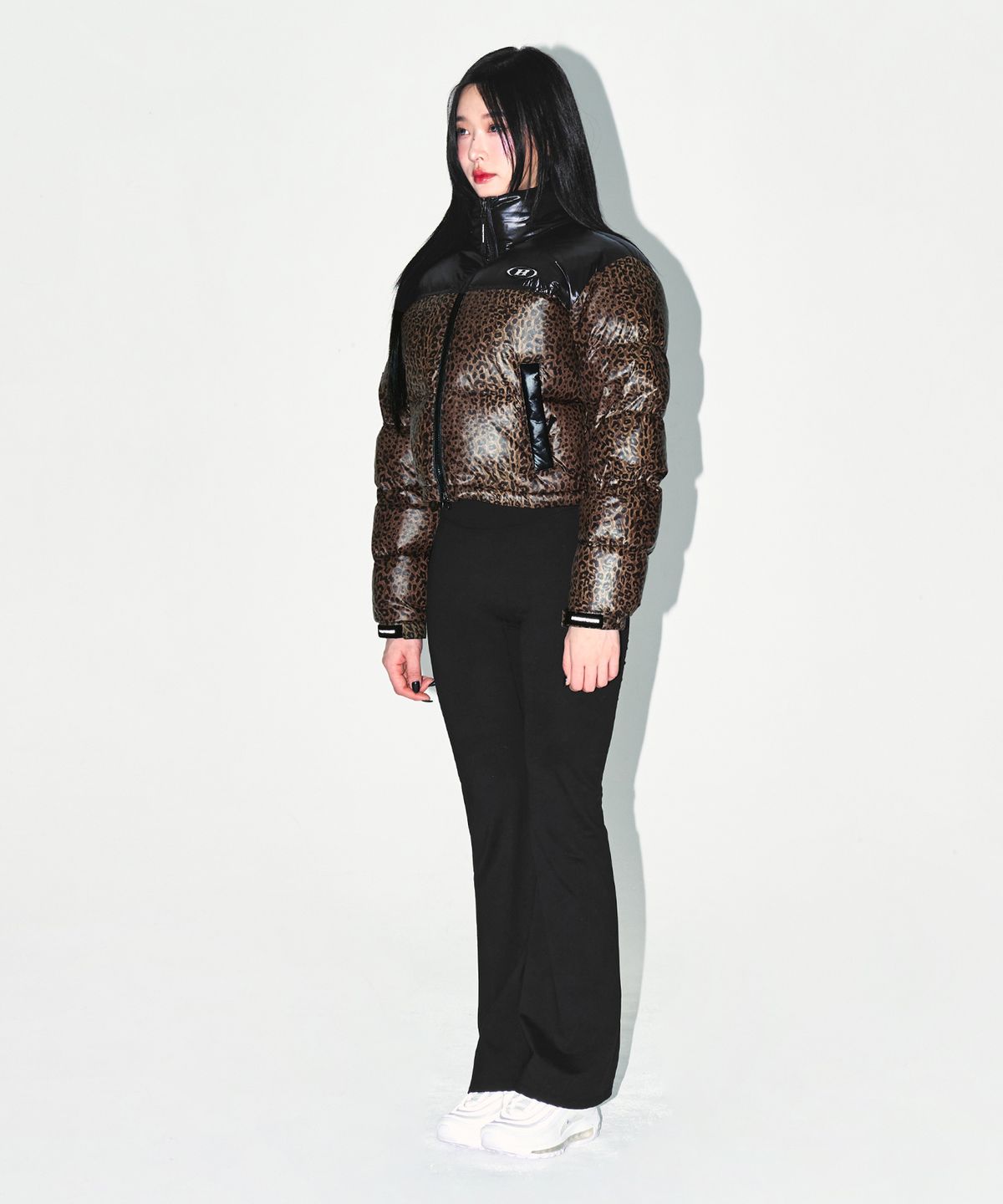 본투윈(BORN TO WIN) W SILVER B GLOSSY CROP PUFFER DOWN [LEOPARD]