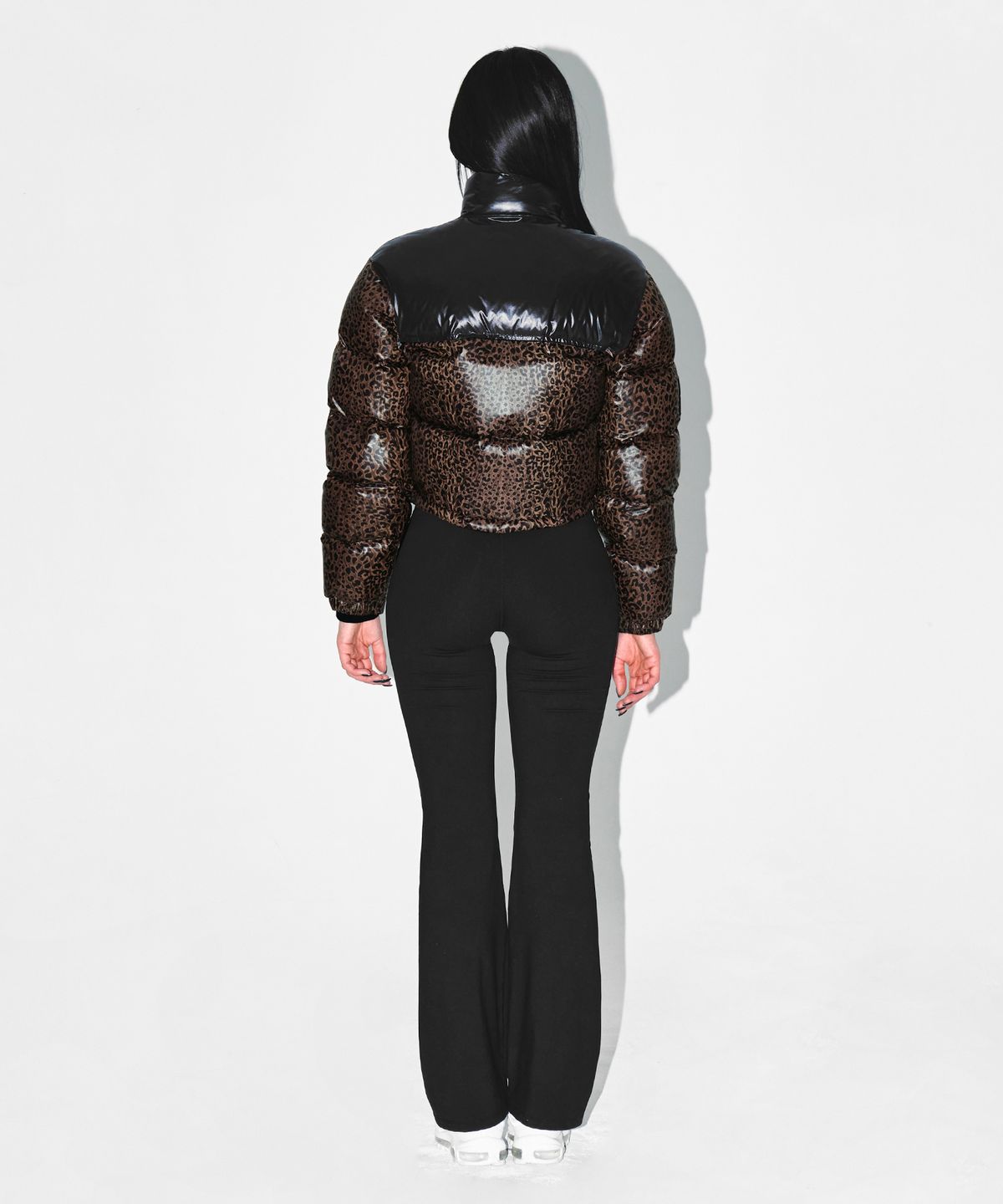 본투윈(BORN TO WIN) W SILVER B GLOSSY CROP PUFFER DOWN [LEOPARD]