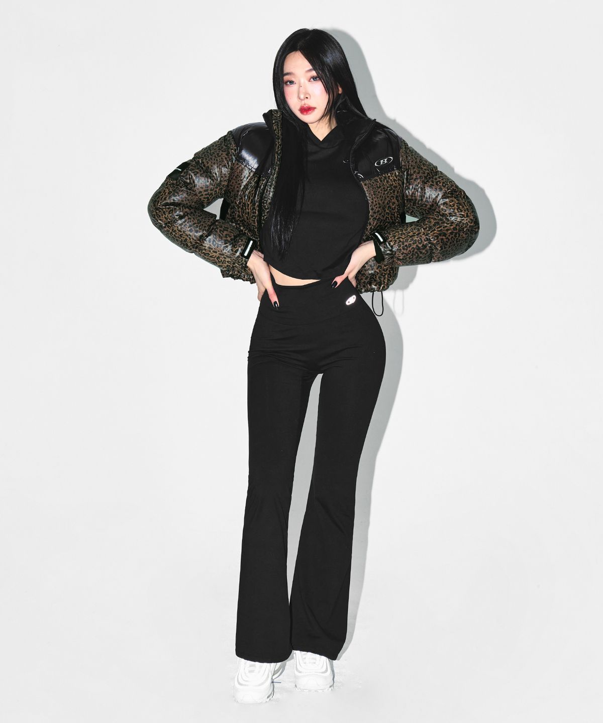 본투윈(BORN TO WIN) W SILVER B GLOSSY CROP PUFFER DOWN [LEOPARD]