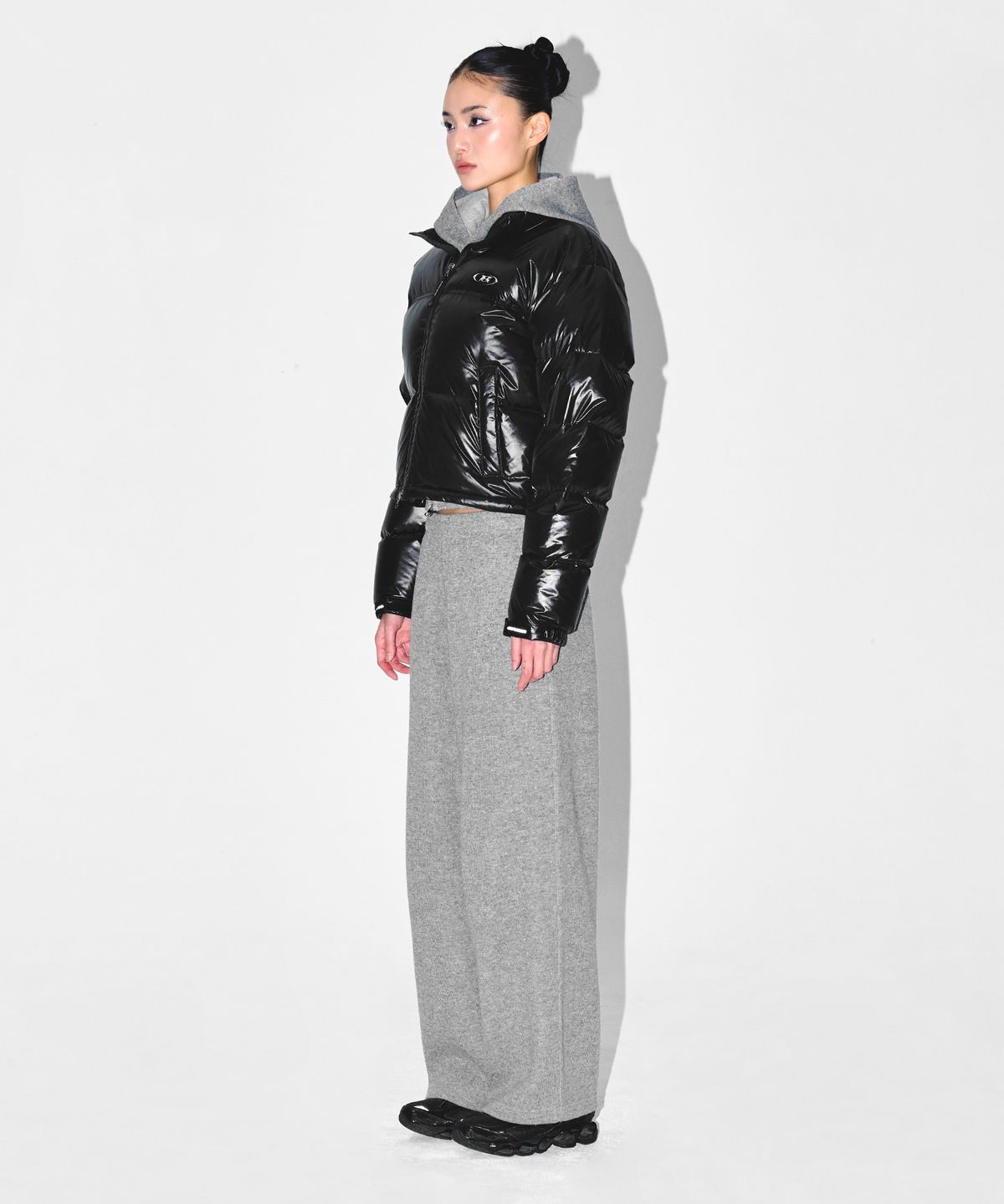 본투윈(BORN TO WIN) W SILVER B GLOSSY CROP PUFFER DOWN [BLACK]