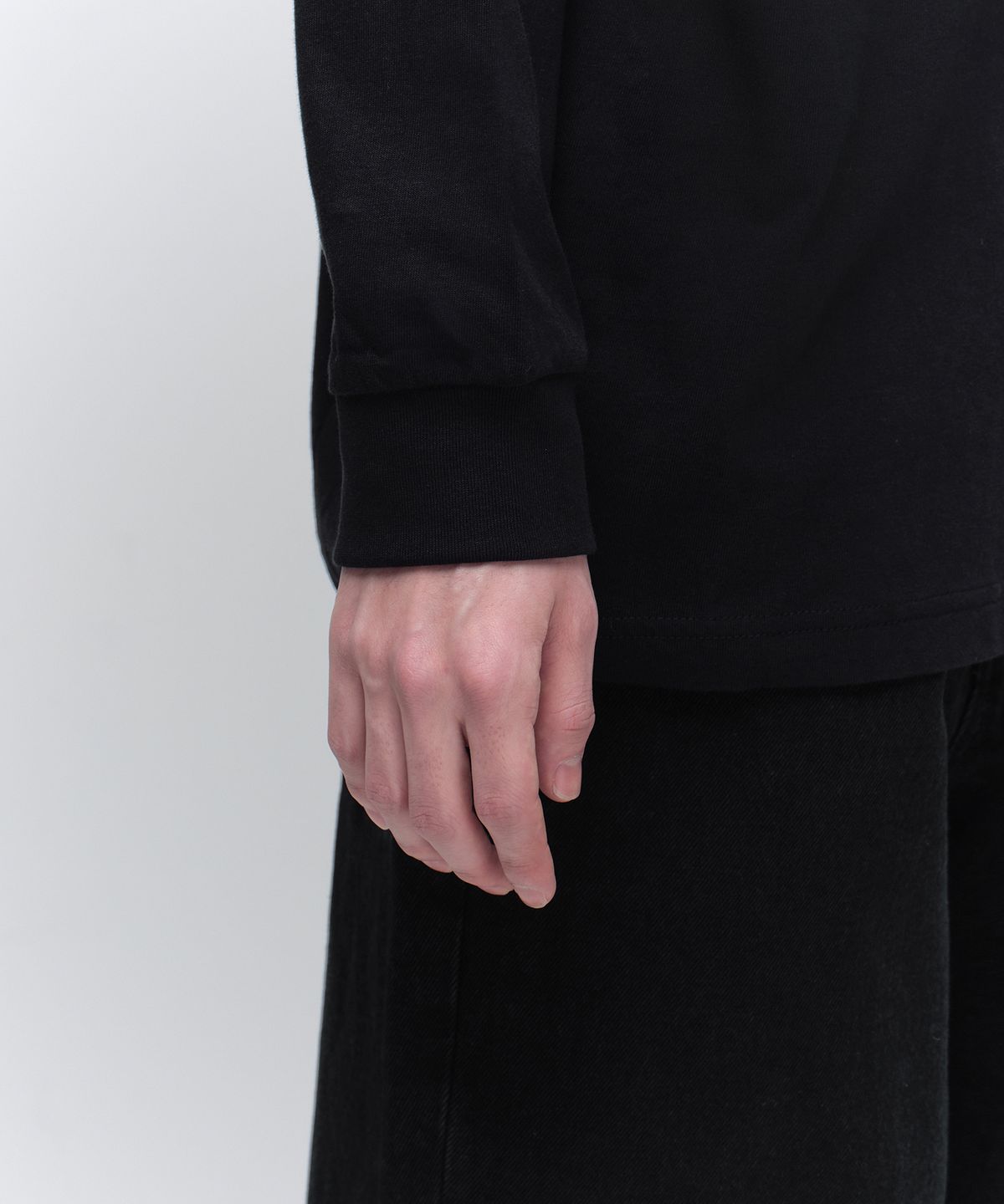 무신사 스탠다드(MUSINSA STANDARD) 크루 넥 긴소매 티셔츠 [블랙]