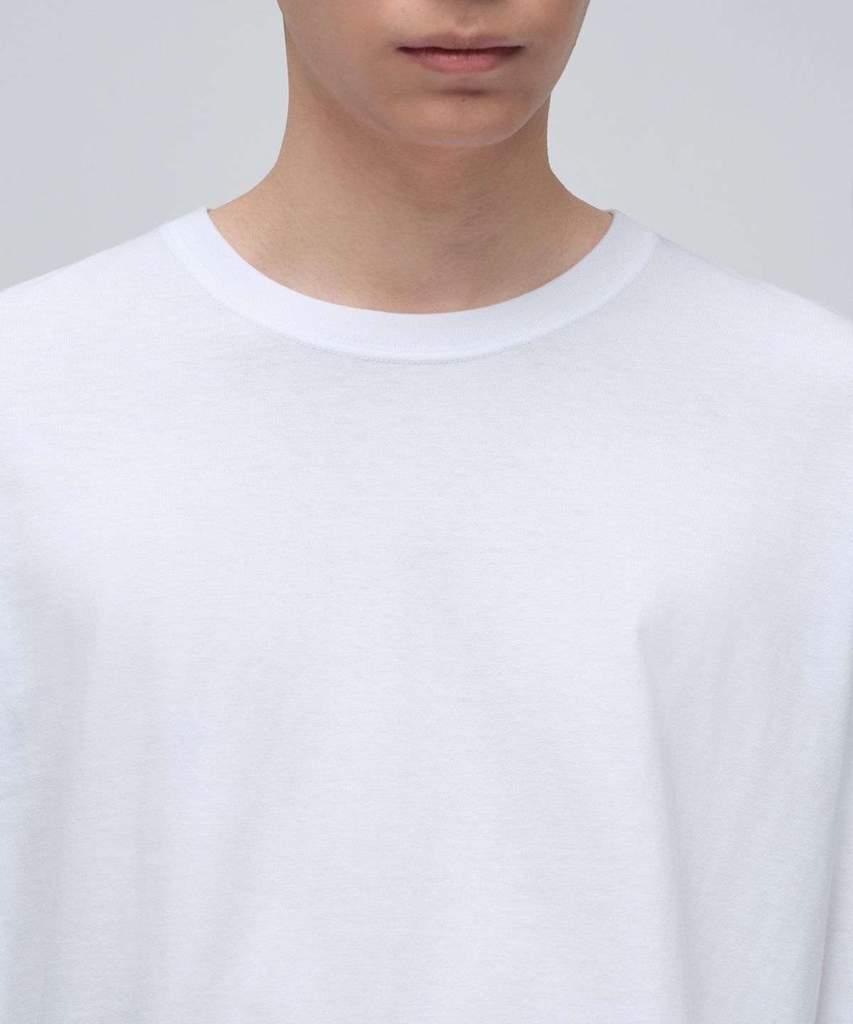 무신사 스탠다드(MUSINSA STANDARD) 크루 넥 긴소매 티셔츠 [화이트]