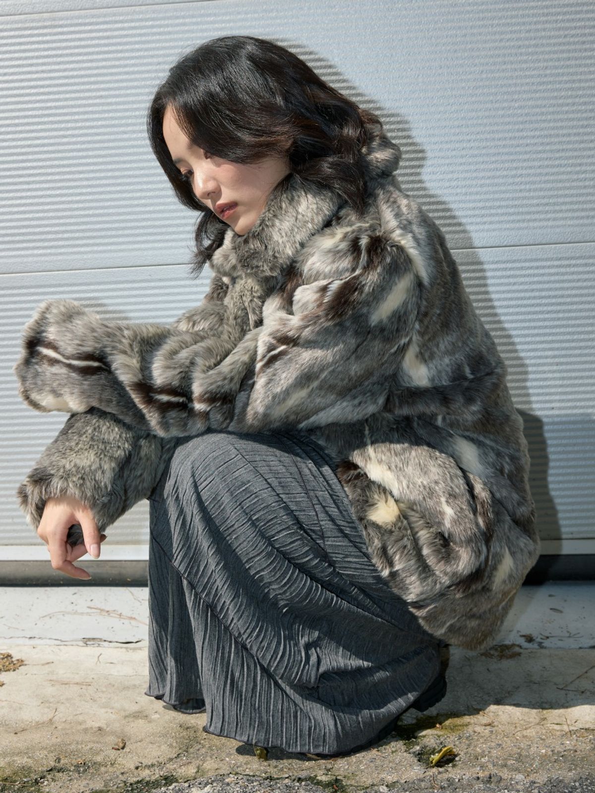 위오이(WIOE) Nana Fluffy Fur Jacket_Charcole