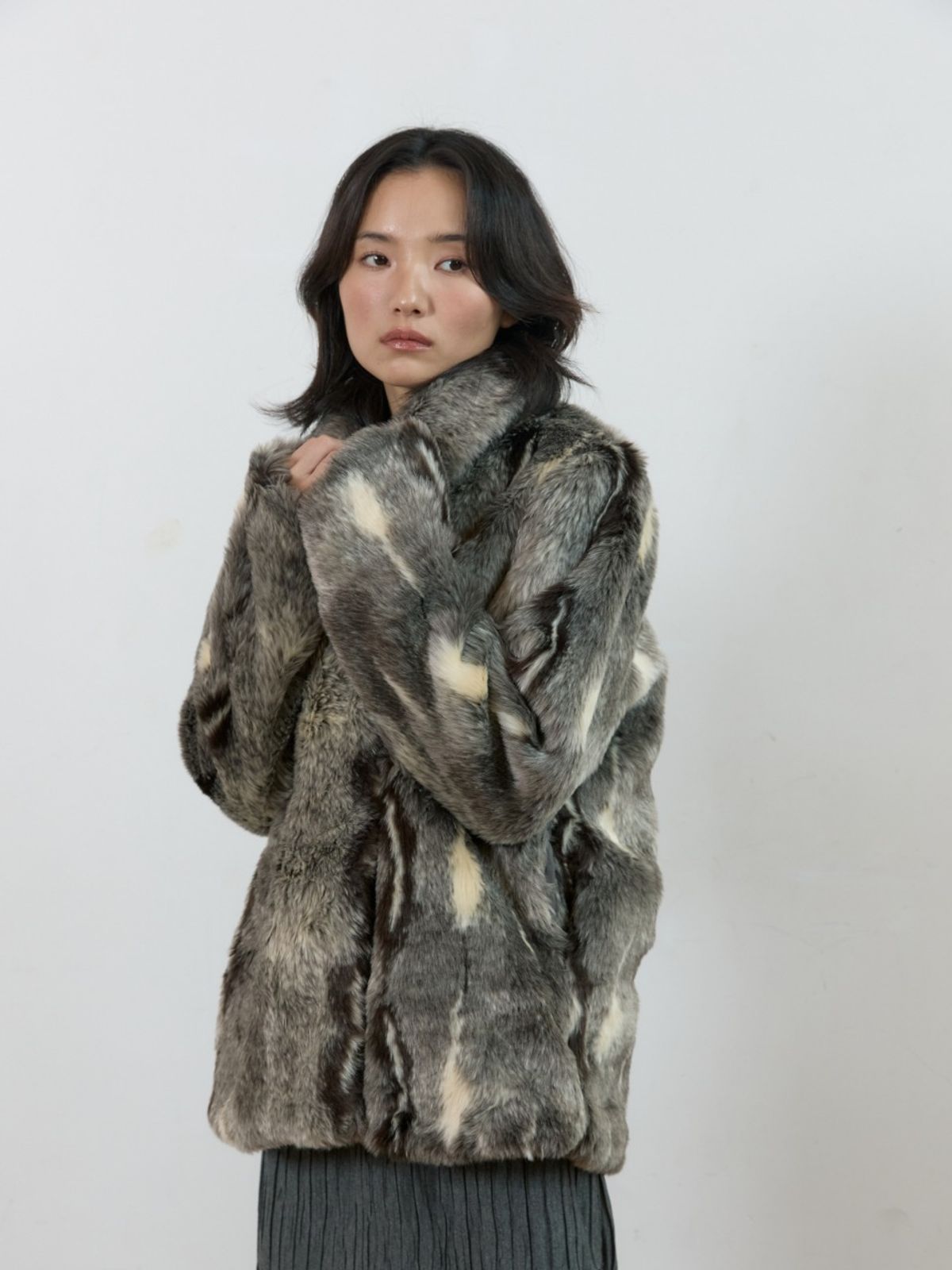 위오이(WIOE) Nana Fluffy Fur Jacket_Charcole