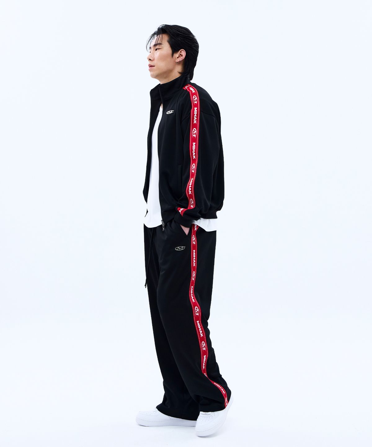 미학(MIHAK) 레터링 테이프 트랙 자켓 (BLACK)