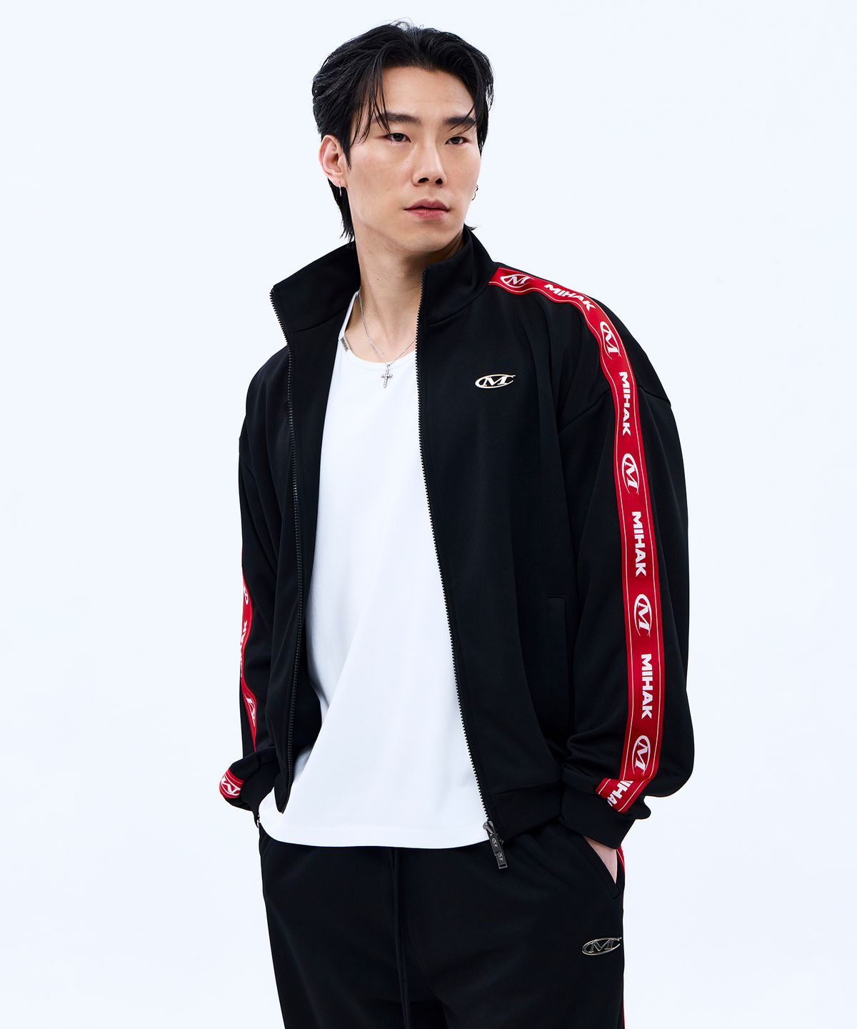 미학(MIHAK) 레터링 테이프 트랙 자켓 (BLACK)