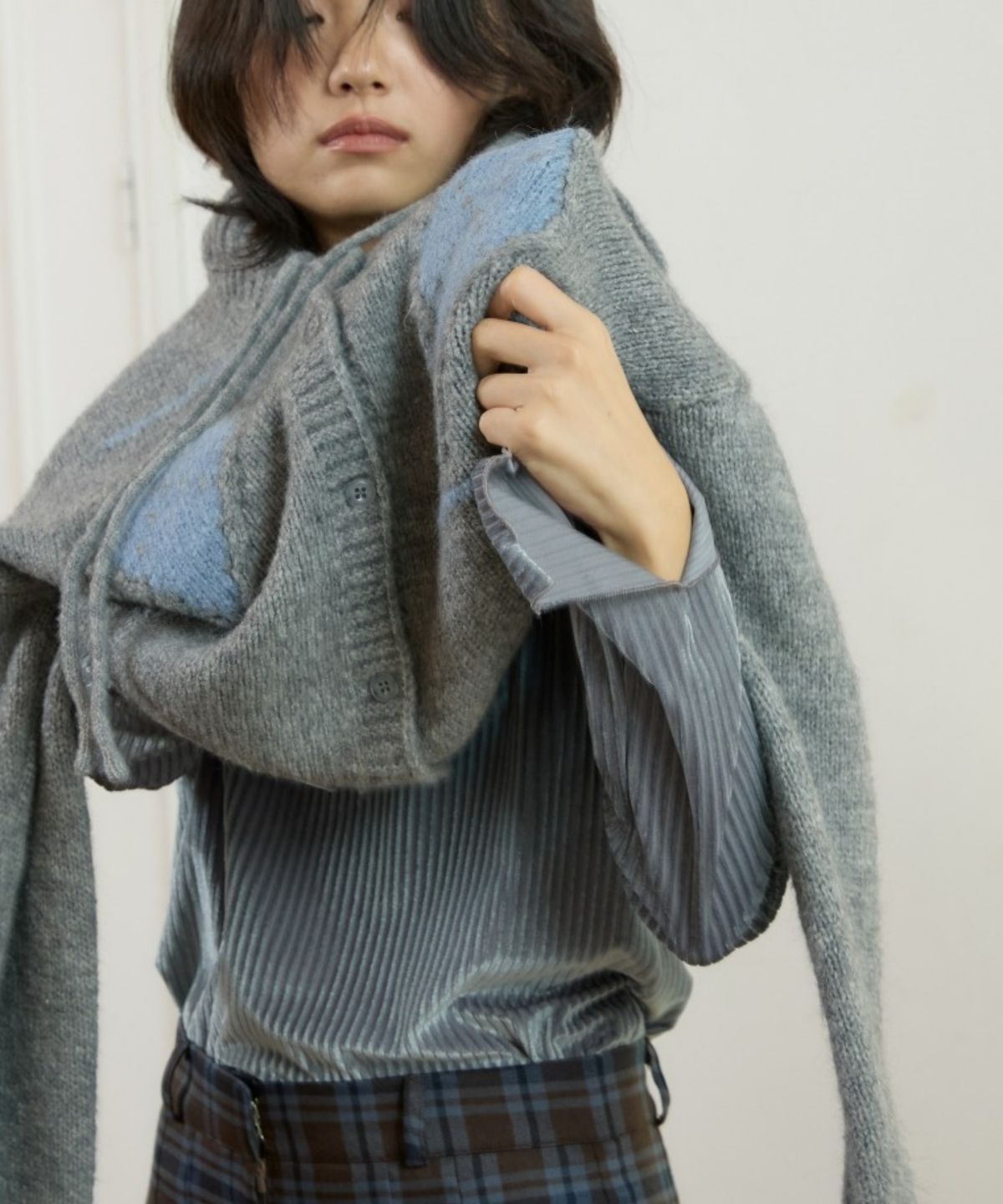 위오이(WIOE) Argyle Collar Knit Cardigan_Grey