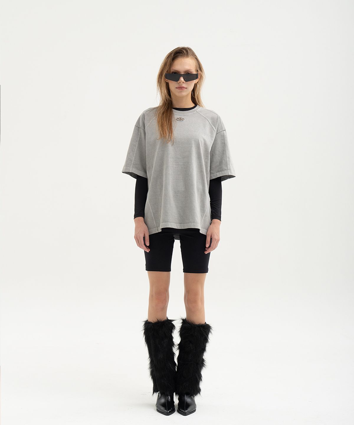 모멘틱(MOMENTIC) Pendant Logo Pigment Short T-shirt [GREY]
