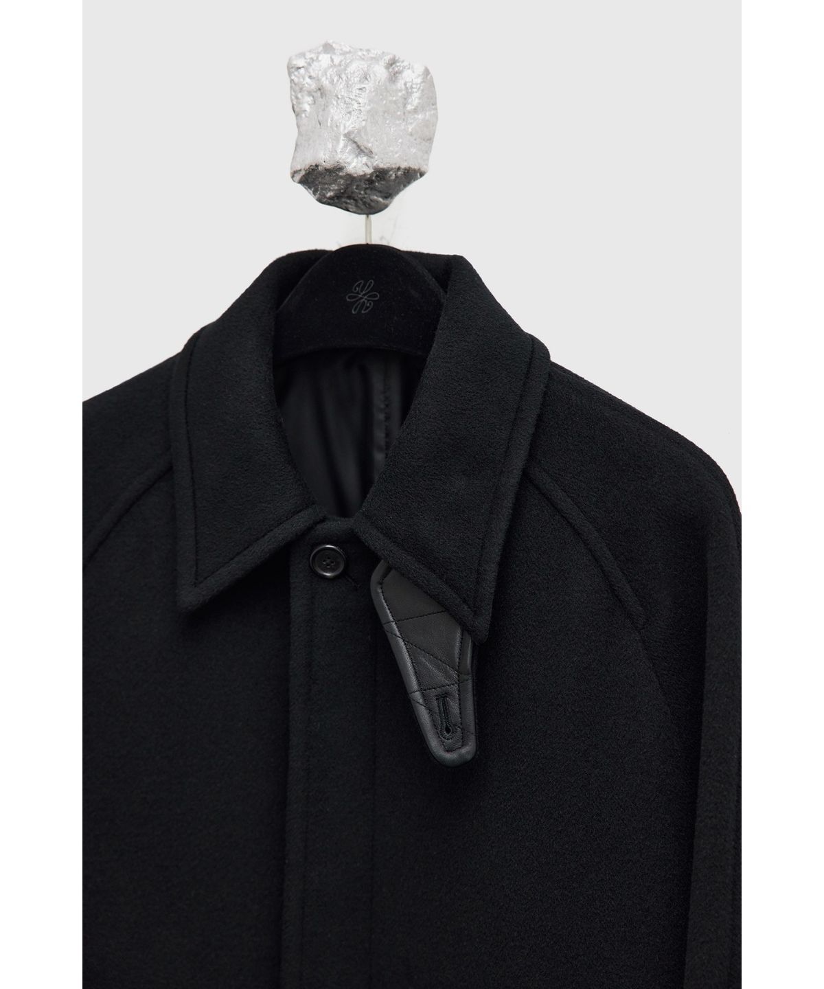 유스(YOUTH) Leather Trim Mac Coat - Black