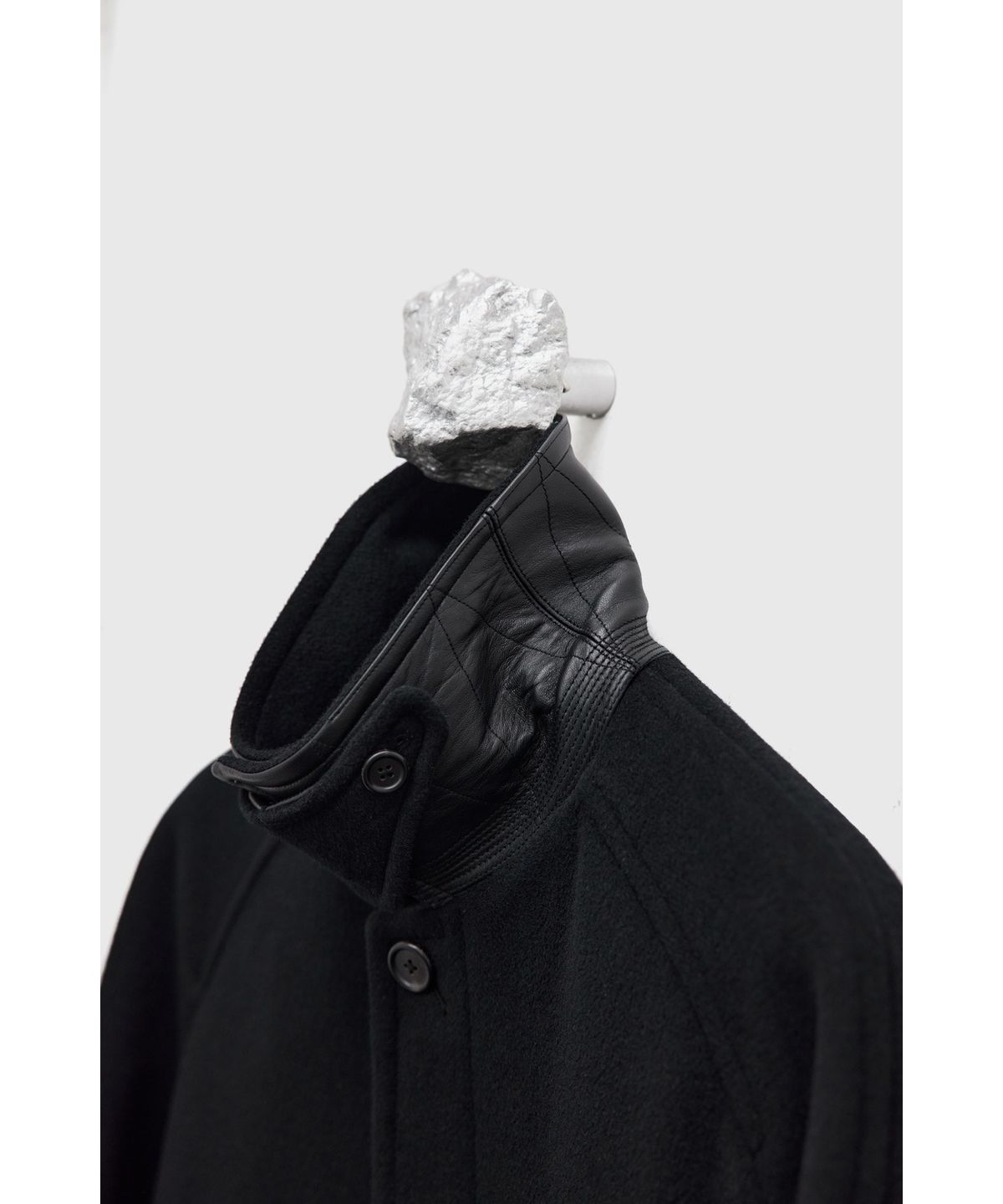 유스(YOUTH) Leather Trim Mac Coat - Black