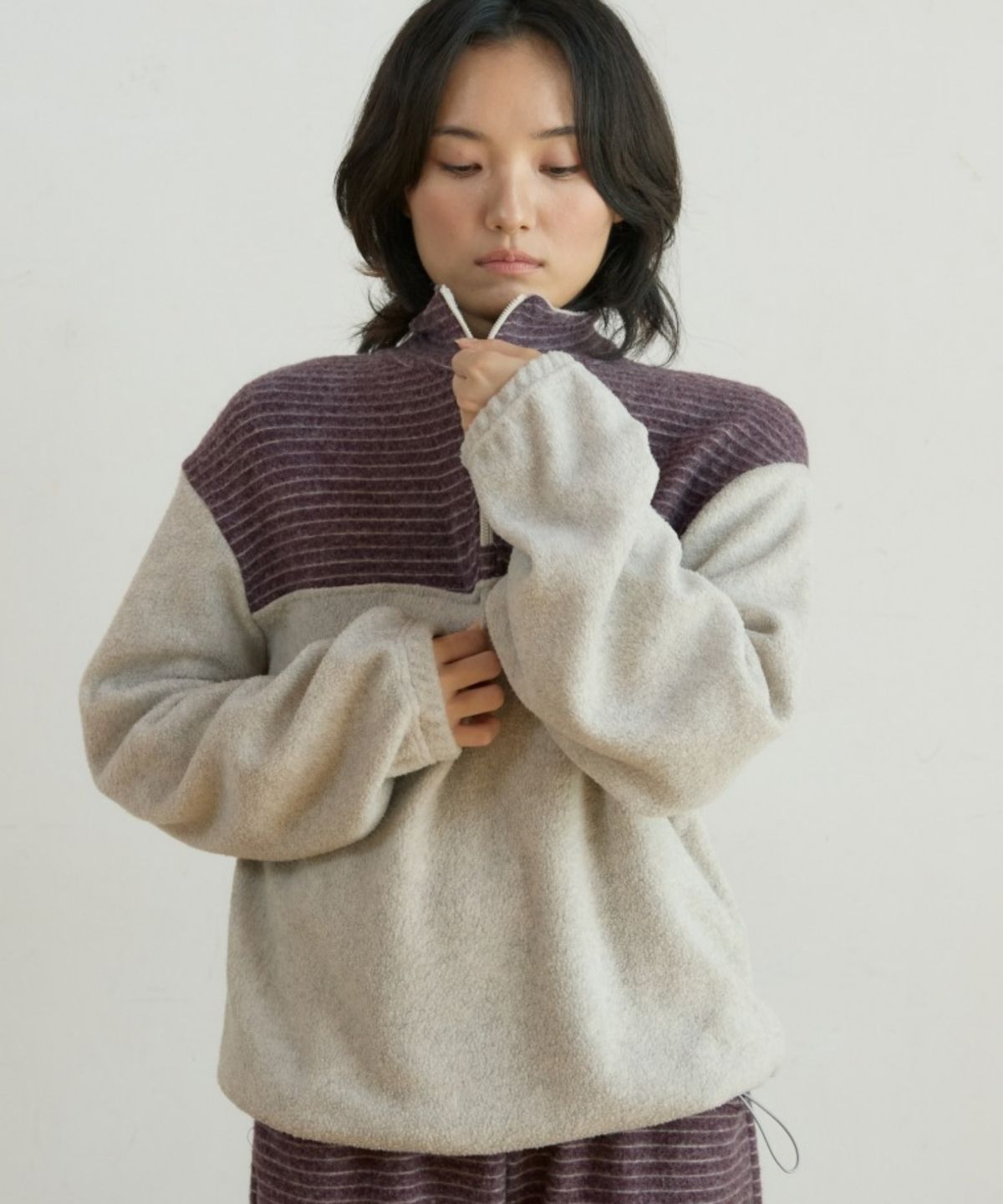 위오이(WIOE) Stripe Fleece Anorak_Purple