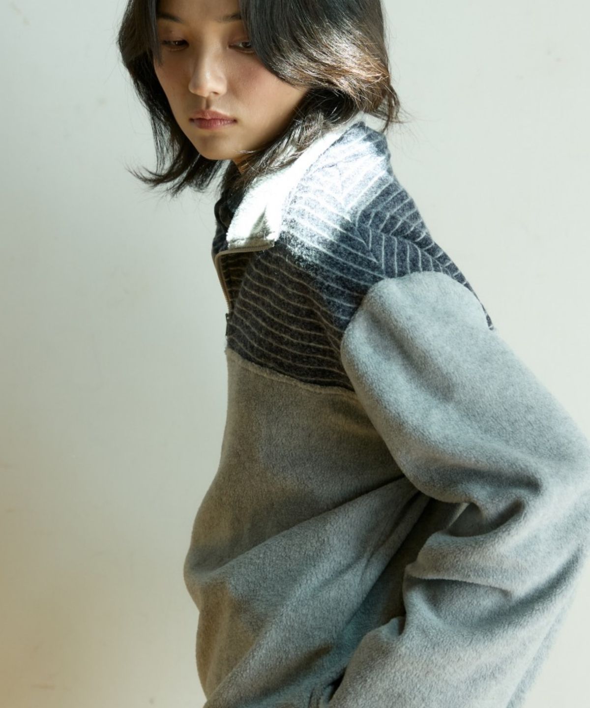 위오이(WIOE) Stripe Fleece Anorak_Grey