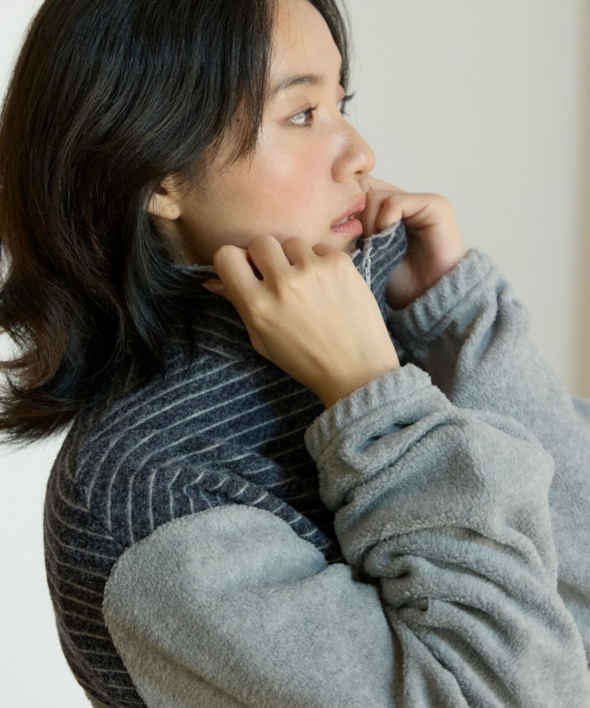 위오이(WIOE) Stripe Fleece Anorak_Grey