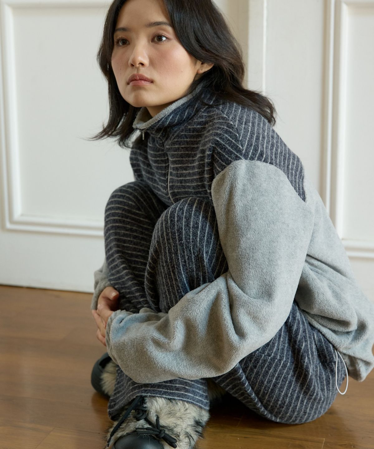 위오이(WIOE) Stripe Fleece Banding Pants_Grey