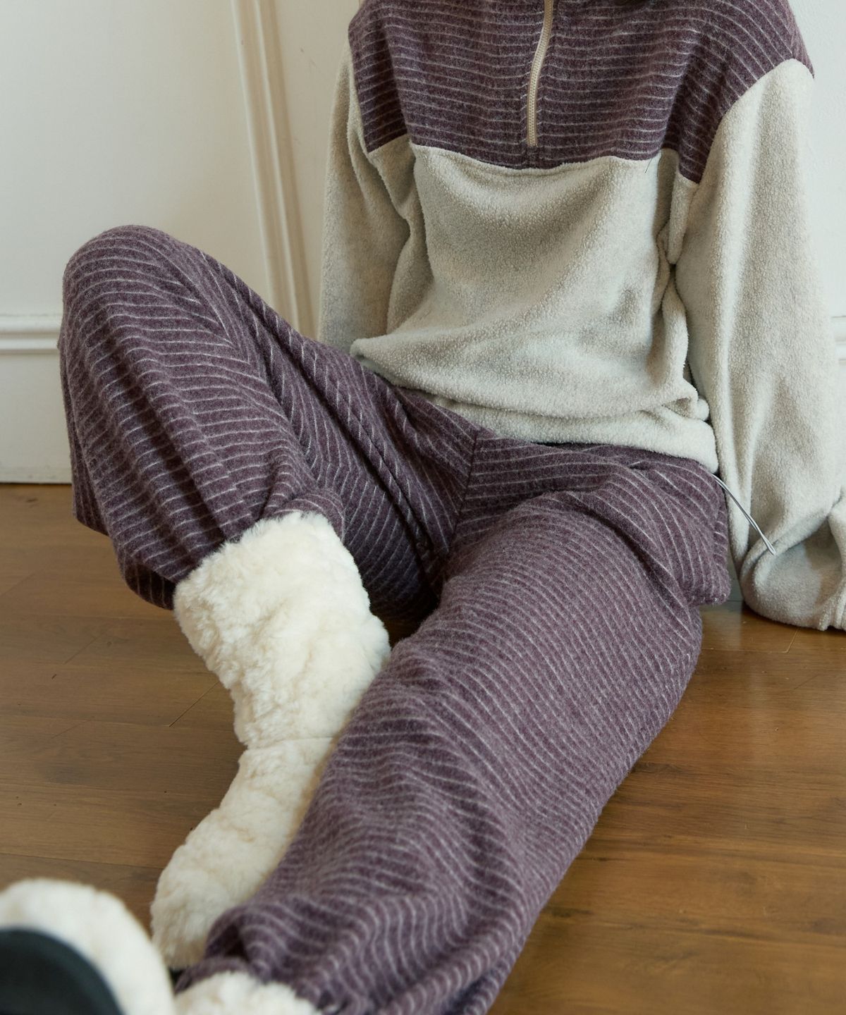 위오이(WIOE) Stripe Fleece Banding Pants_Purple