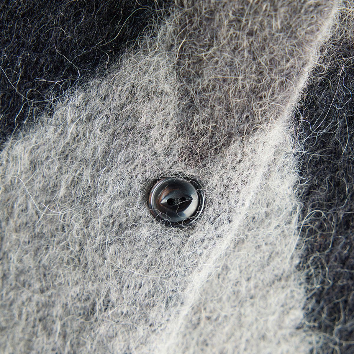 건지 울른스(Guernsey Woollens) 알파카 아가일 가디건 - 블랙
