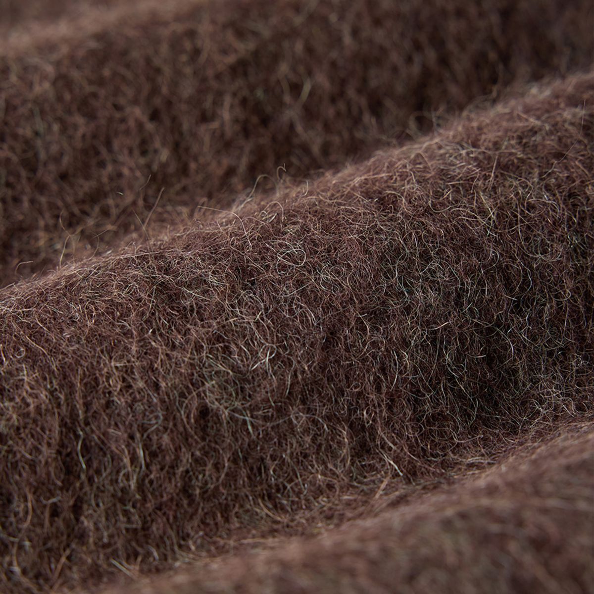 건지 울른스(Guernsey Woollens) 알파카 브이넥 가디건 - 브라운