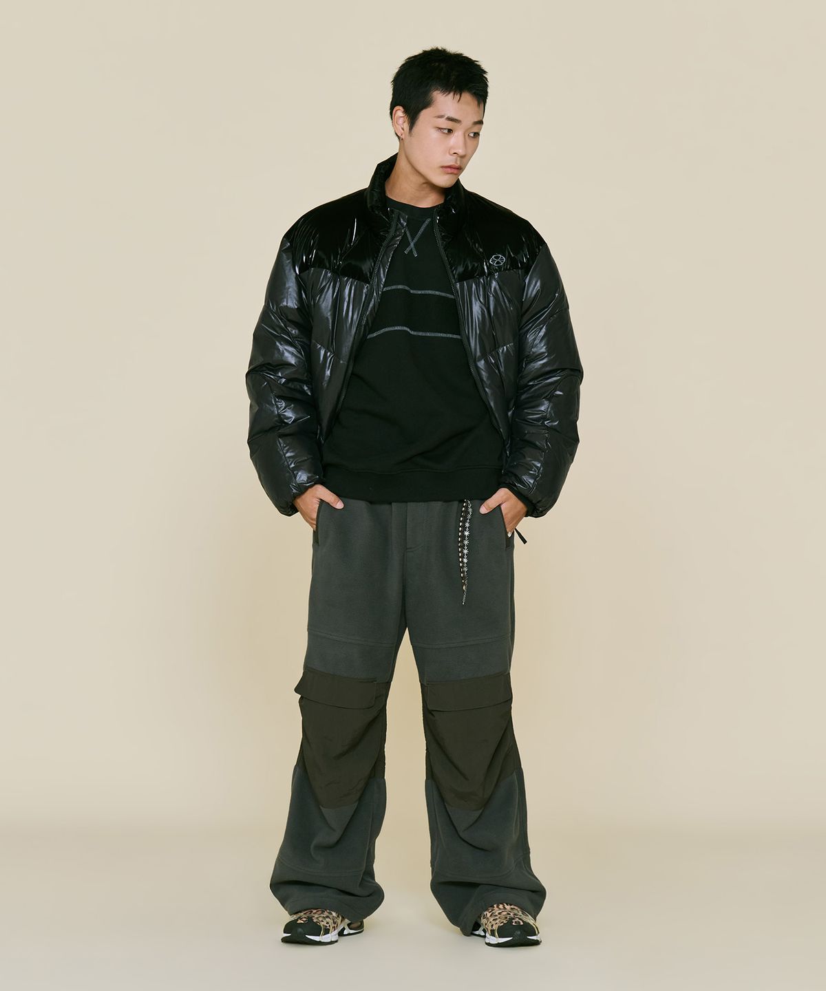 논타입(NONTYPE) FLEECE PANELED FIREMAN PANTS (CHARCOAL)