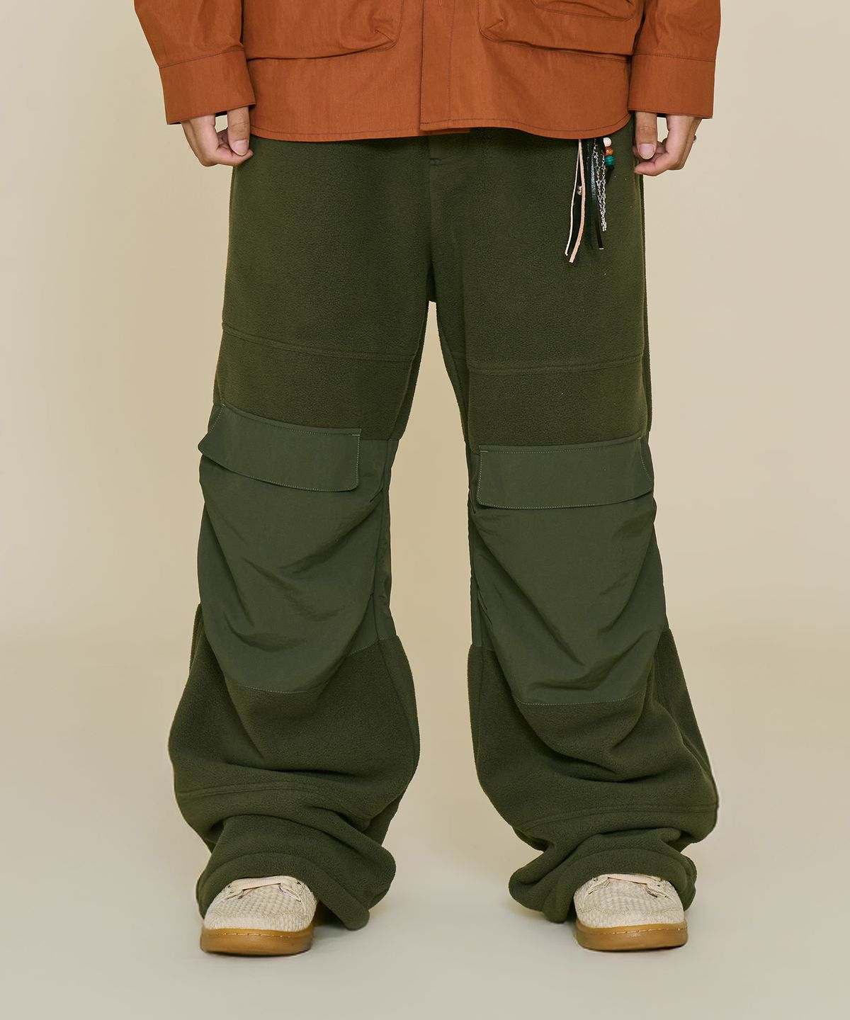 논타입(NONTYPE) FLEECE PANELED FIREMAN PANTS (KHAKI)
