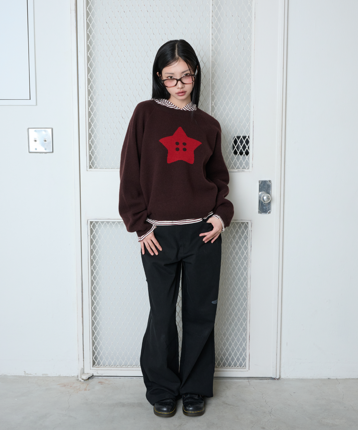 잇자바이브(ITZAVIBE) STAR BUTTON KNIT - BROWN
