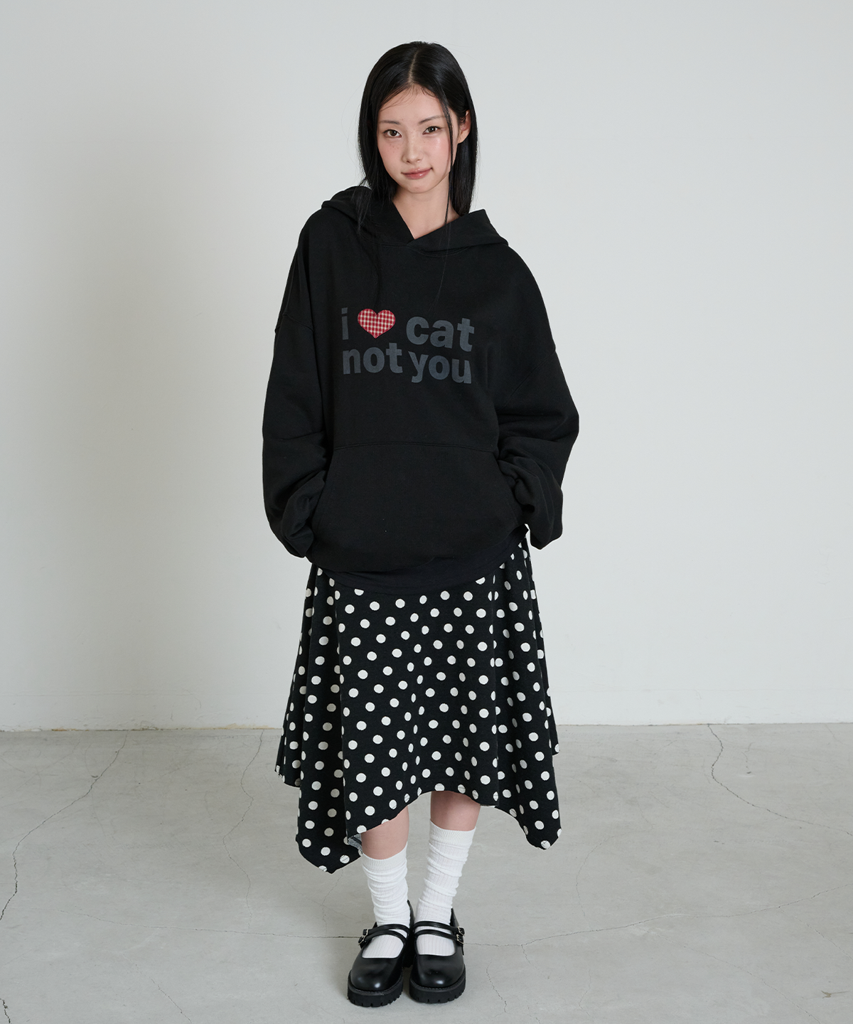잇자바이브(ITZAVIBE) DOT SYMBOL UNBALANCED SKIRT