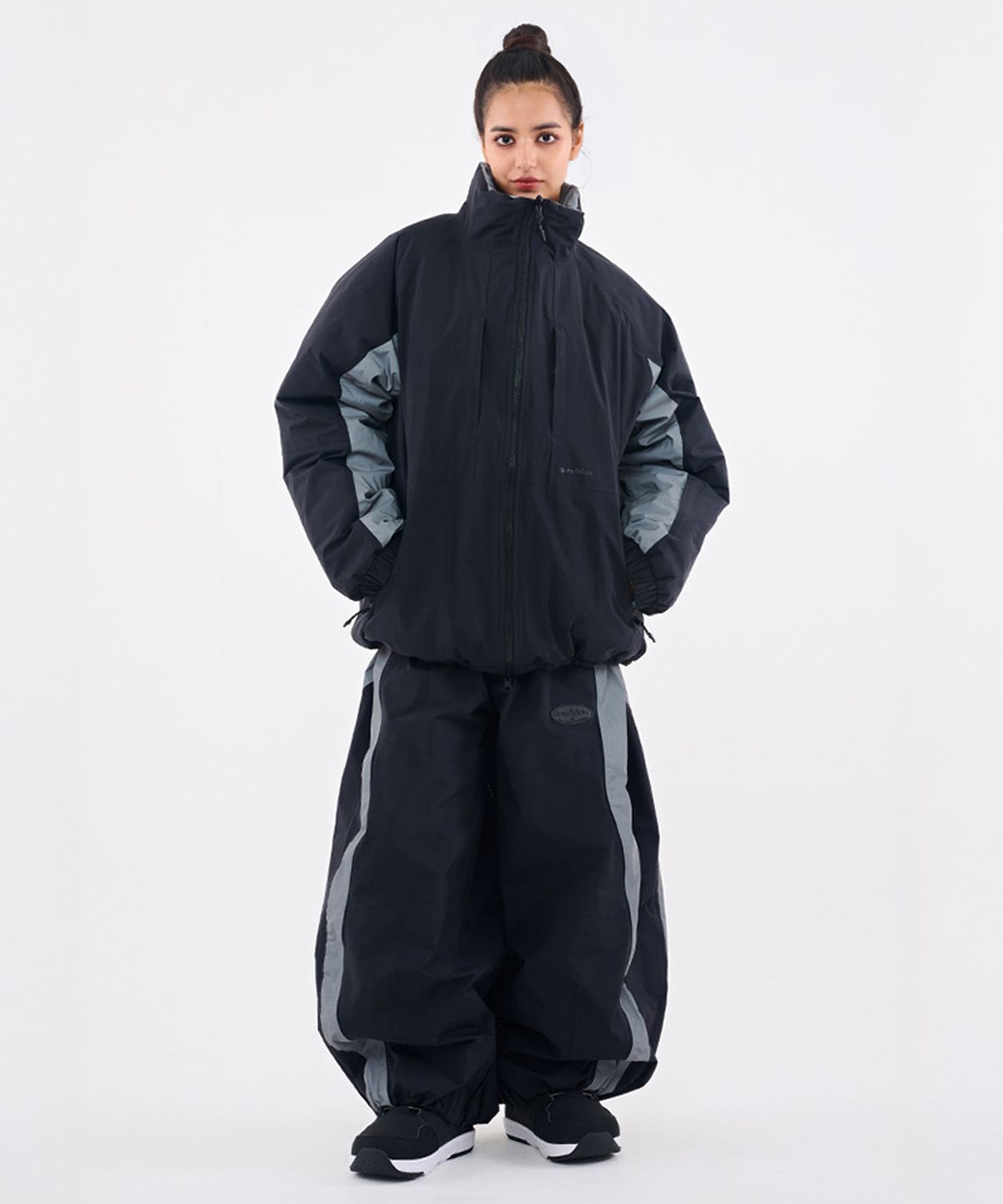 돌아우터웨어(DOLL OUTERWEAR) [DOLL X DUMDIDUM] 2526 리버시블 티로 패딩 자켓&팬츠 세트 BLACK 남녀공용