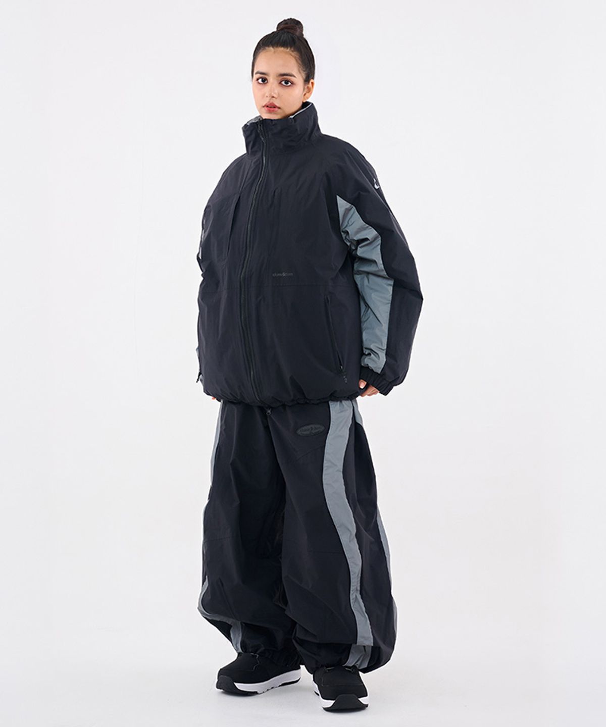 돌아우터웨어(DOLL OUTERWEAR) [DOLL X DUMDIDUM] 2526 리버시블 티로 패딩 자켓&팬츠 세트 BLACK 남녀공용