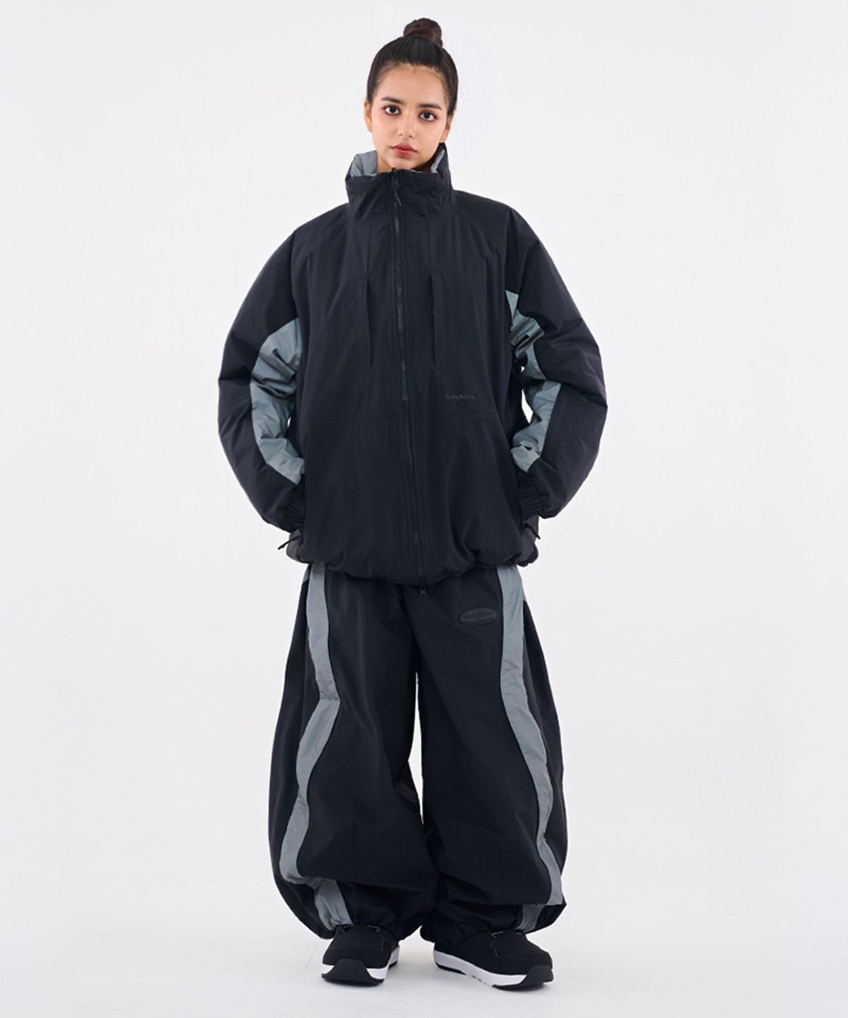 돌아우터웨어(DOLL OUTERWEAR) [DOLL X DUMDIDUM] 2526 리버시블 티로 패딩 자켓&팬츠 세트 BLACK 남녀공용