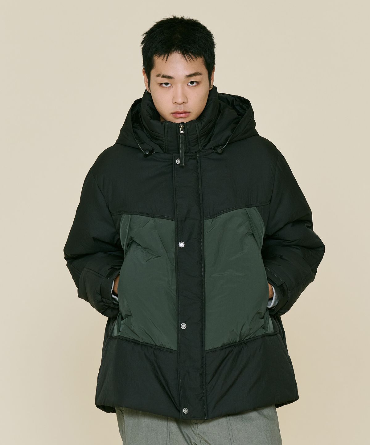 논타입(NONTYPE) SECTOR PADDED MONSTER JUMPER (BLACK)