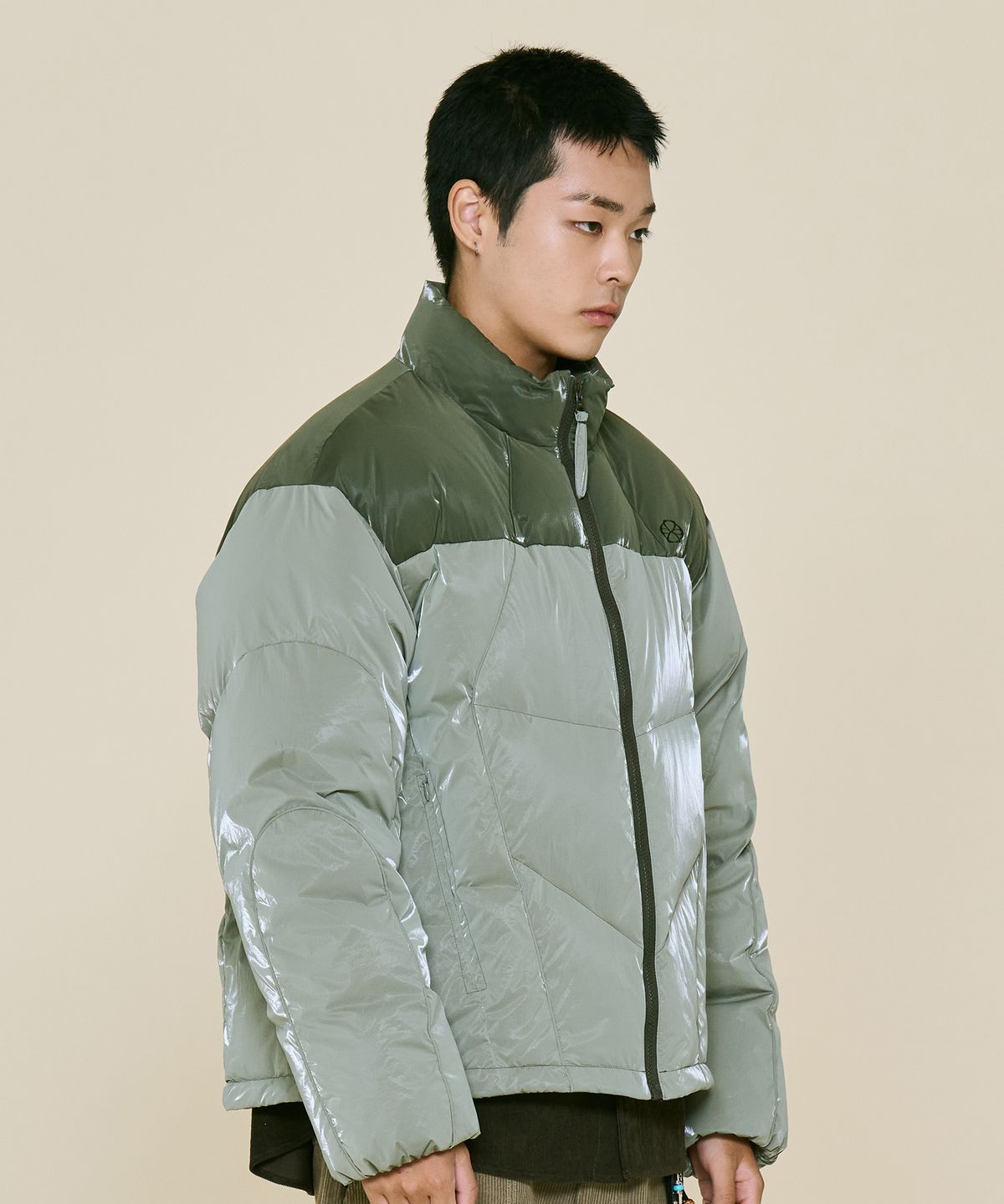 논타입(NONTYPE) PANELED SLICE DOWN JACKET (KHAKI)