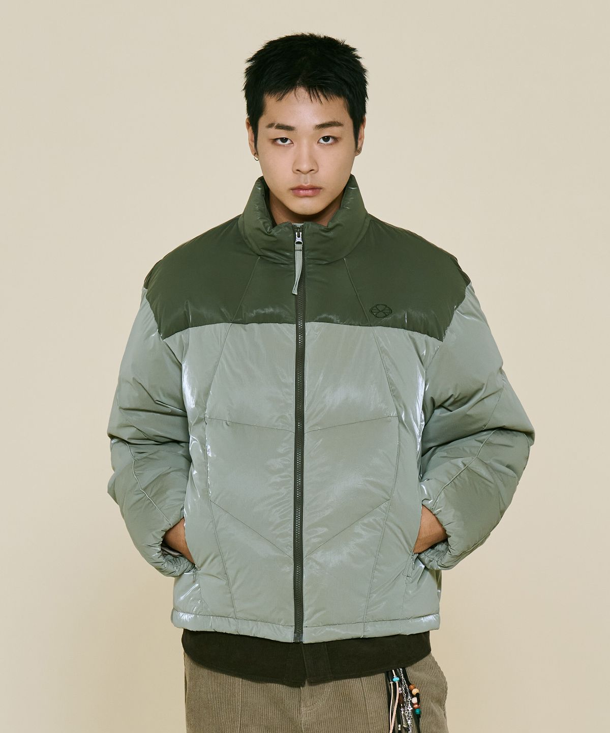 논타입(NONTYPE) PANELED SLICE DOWN JACKET (KHAKI)