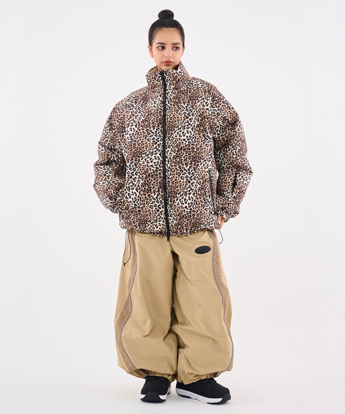 돌아우터웨어(DOLL OUTERWEAR) [DOLL X DUMDIDUM] 2526 리버시블 티로 패딩 자켓&팬츠 세트 BEIGE 남녀공용