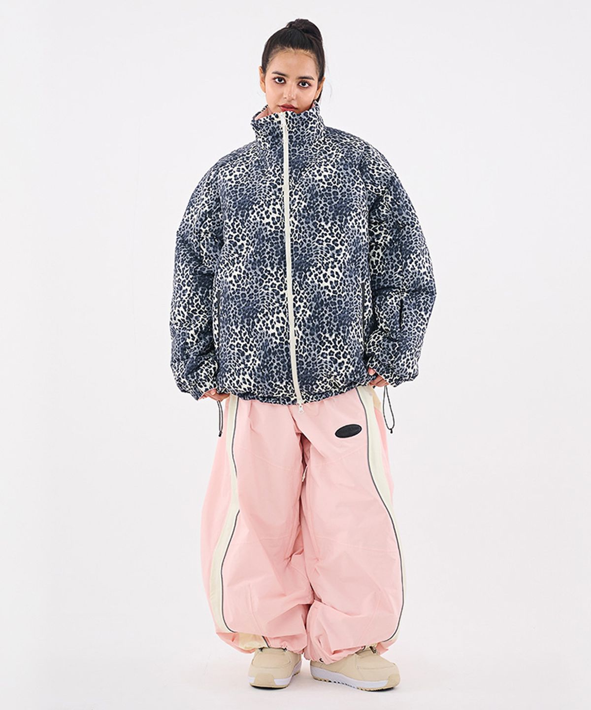 돌아우터웨어(DOLL OUTERWEAR) [DOLL X DUMDIDUM] 2526 리버시블 티로 패딩 자켓&팬츠 세트 BABY PINK 남녀공용