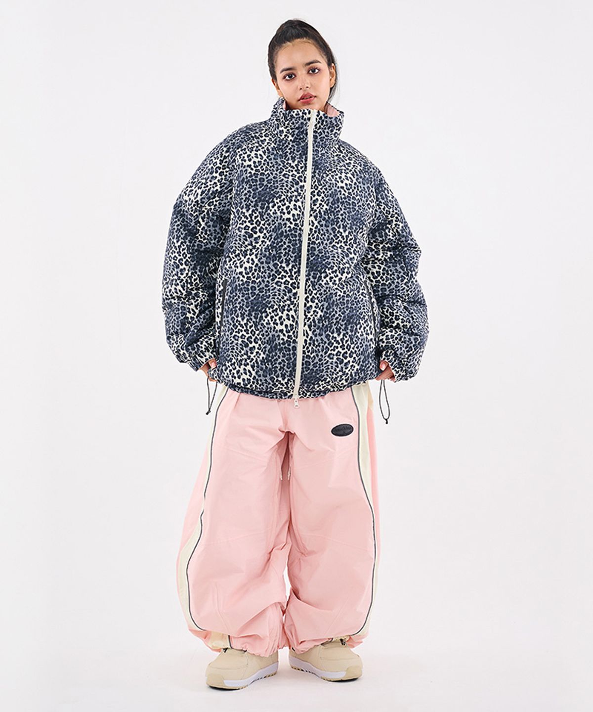 돌아우터웨어(DOLL OUTERWEAR) [DOLL X DUMDIDUM] 2526 리버시블 티로 패딩 자켓&팬츠 세트 BABY PINK 남녀공용