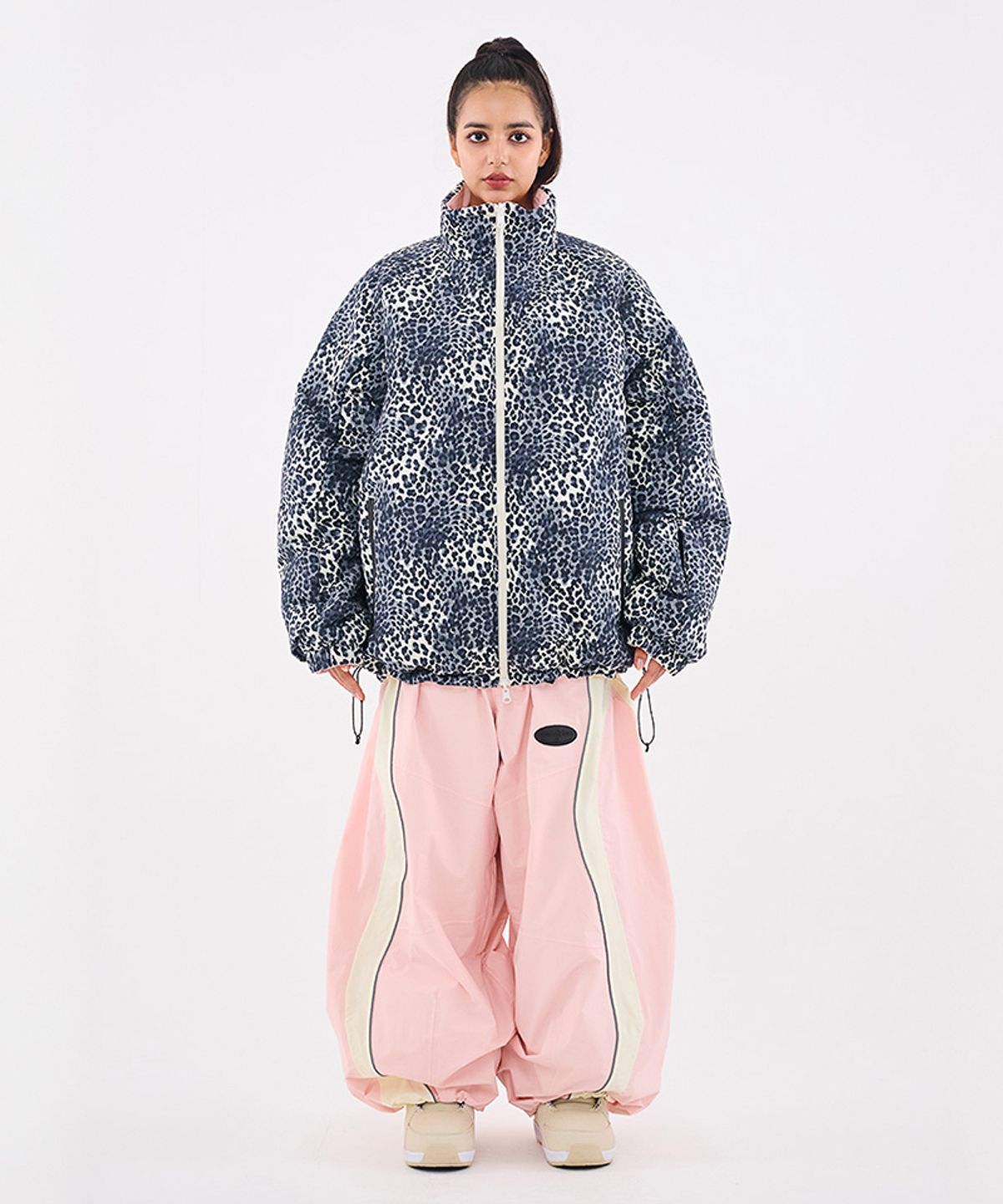 돌아우터웨어(DOLL OUTERWEAR) [DOLL X DUMDIDUM] 2526 리버시블 티로 패딩 자켓&팬츠 세트 BABY PINK 남녀공용