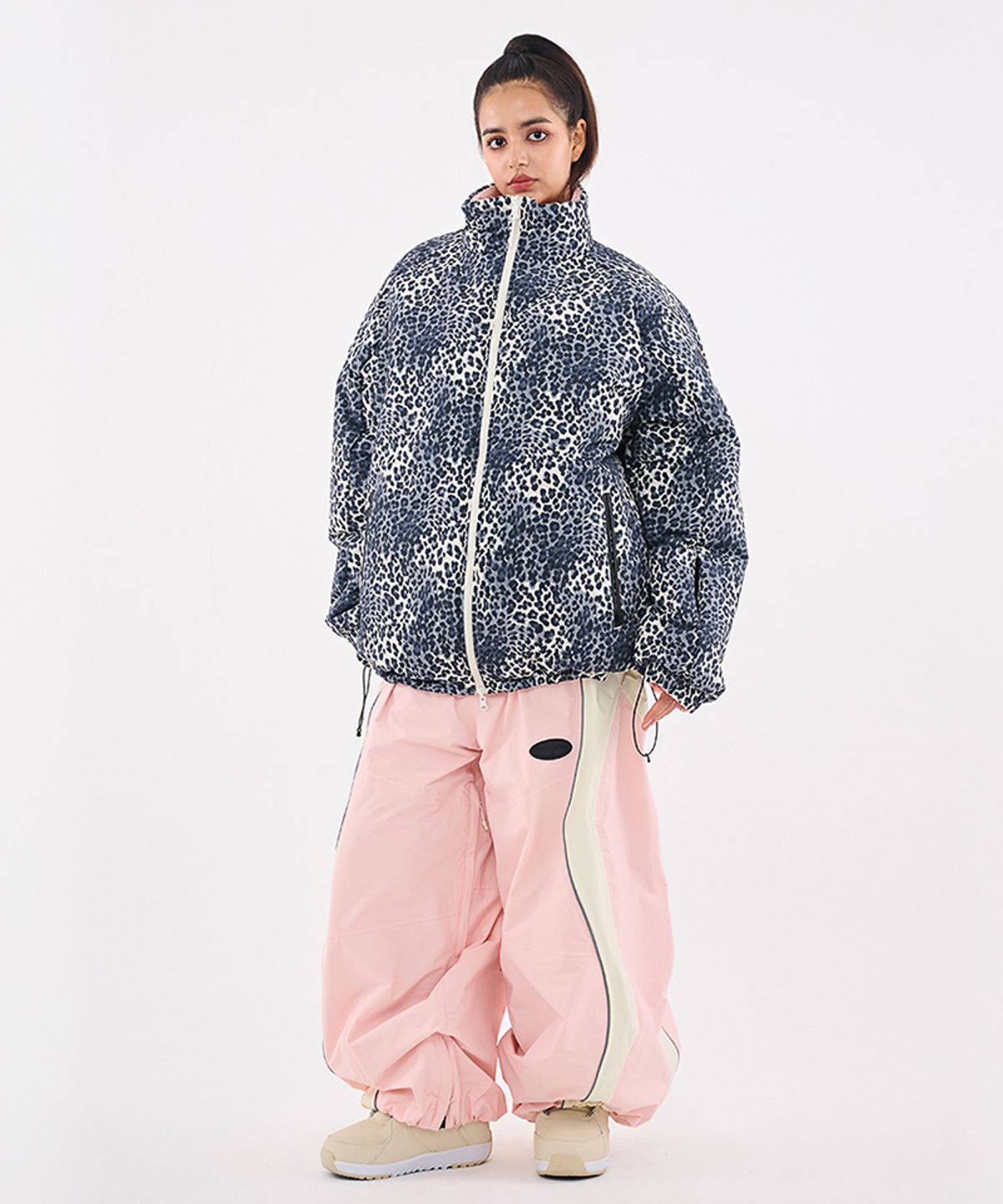 돌아우터웨어(DOLL OUTERWEAR) [DOLL X DUMDIDUM] 2526 리버시블 티로 패딩 자켓&팬츠 세트 BABY PINK 남녀공용