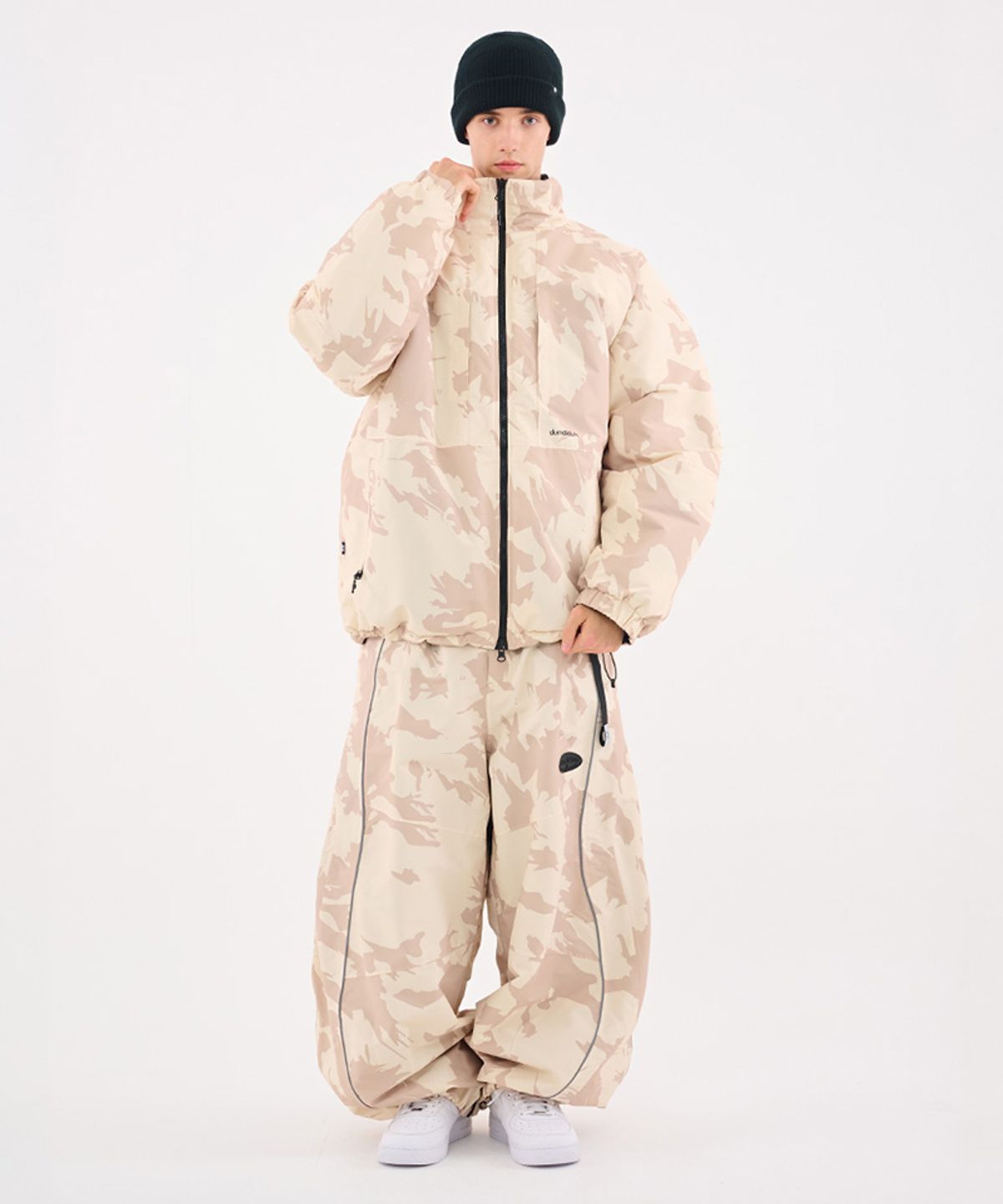 돌아우터웨어(DOLL OUTERWEAR) [DOLL X DUMDIDUM] 2526 리버시블 티로 패딩 자켓&팬츠 세트 MILLITARY 남녀공용