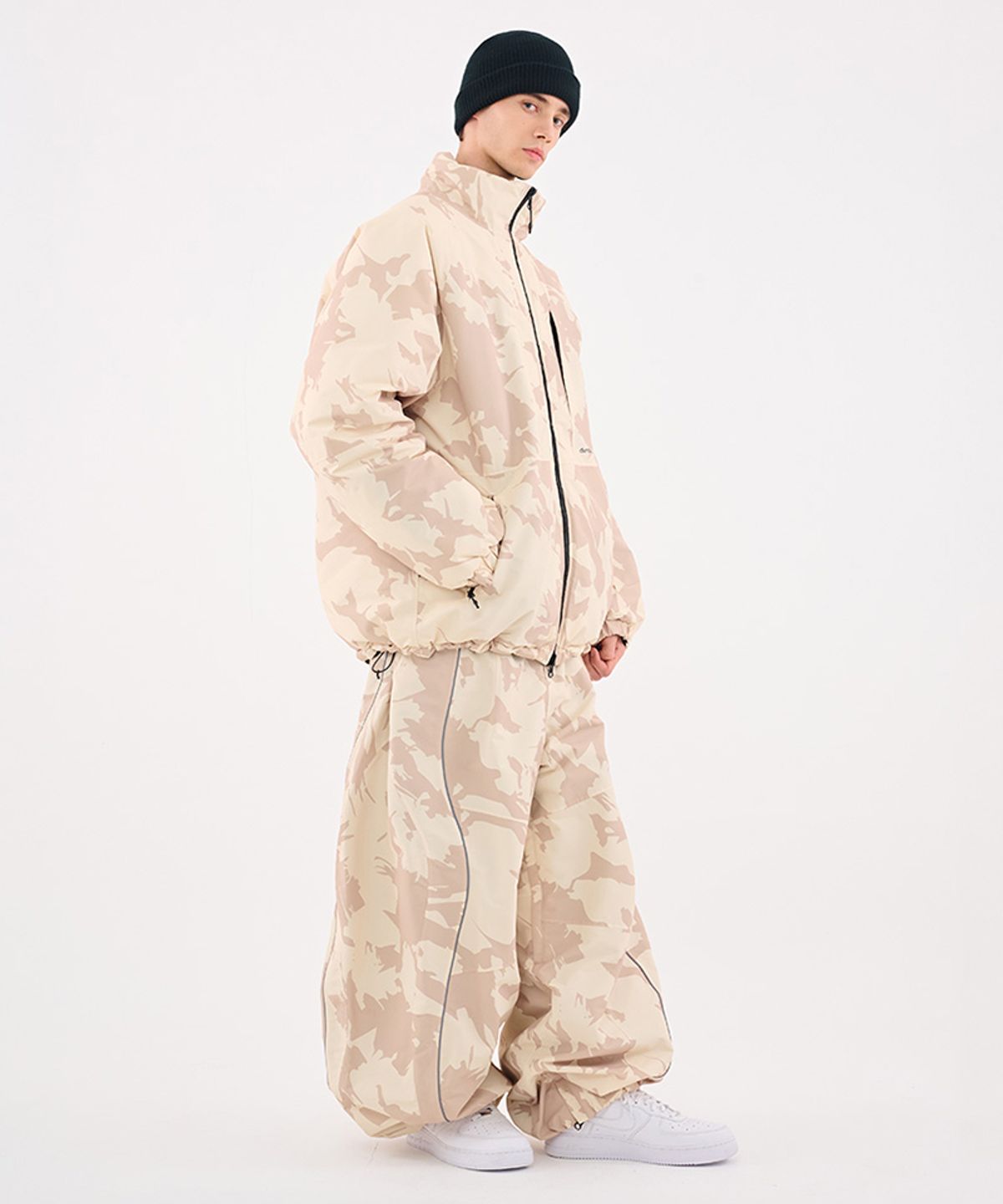 돌아우터웨어(DOLL OUTERWEAR) [DOLL X DUMDIDUM] 2526 리버시블 티로 패딩 자켓&팬츠 세트 MILLITARY 남녀공용