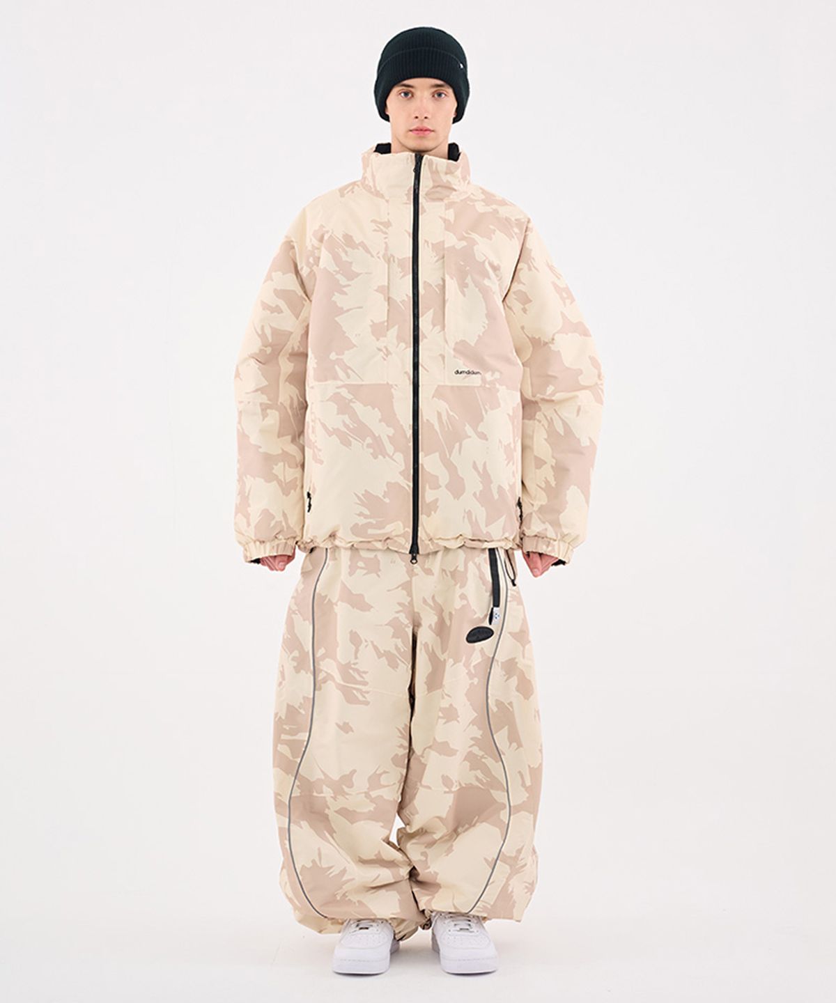 돌아우터웨어(DOLL OUTERWEAR) [DOLL X DUMDIDUM] 2526 리버시블 티로 패딩 자켓&팬츠 세트 MILLITARY 남녀공용