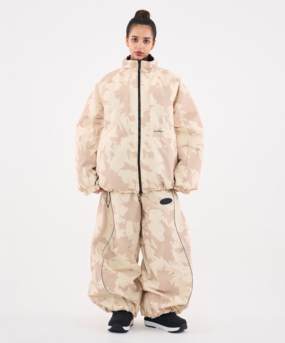 돌아우터웨어(DOLL OUTERWEAR) [DOLL X DUMDIDUM] 2526 리버시블 티로 패딩 자켓&팬츠 세트 MILLITARY 남녀공용