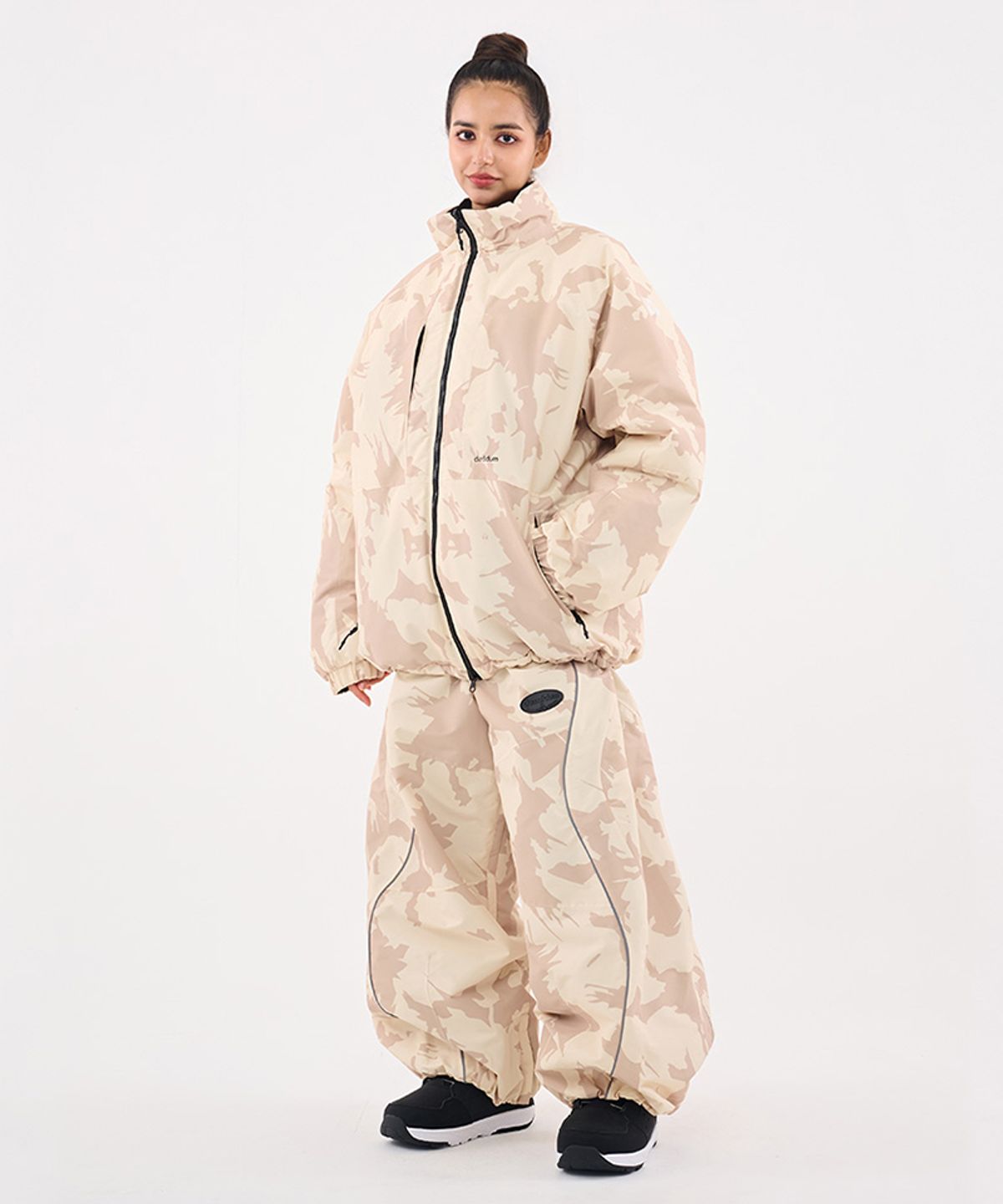 돌아우터웨어(DOLL OUTERWEAR) [DOLL X DUMDIDUM] 2526 리버시블 티로 패딩 자켓&팬츠 세트 MILLITARY 남녀공용