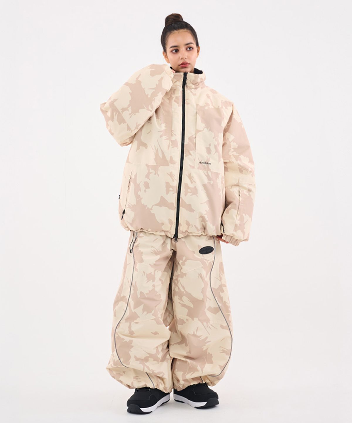 돌아우터웨어(DOLL OUTERWEAR) [DOLL X DUMDIDUM] 2526 리버시블 티로 패딩 자켓&팬츠 세트 MILLITARY 남녀공용