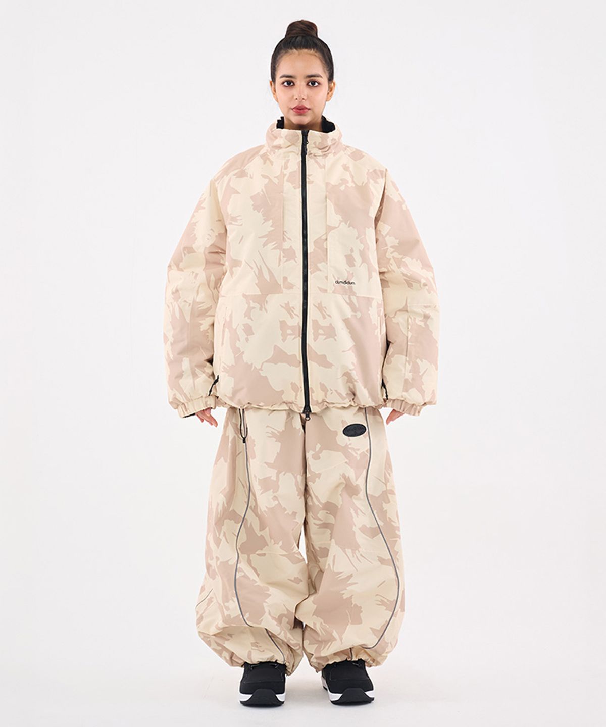 돌아우터웨어(DOLL OUTERWEAR) [DOLL X DUMDIDUM] 2526 리버시블 티로 패딩 자켓&팬츠 세트 MILLITARY 남녀공용
