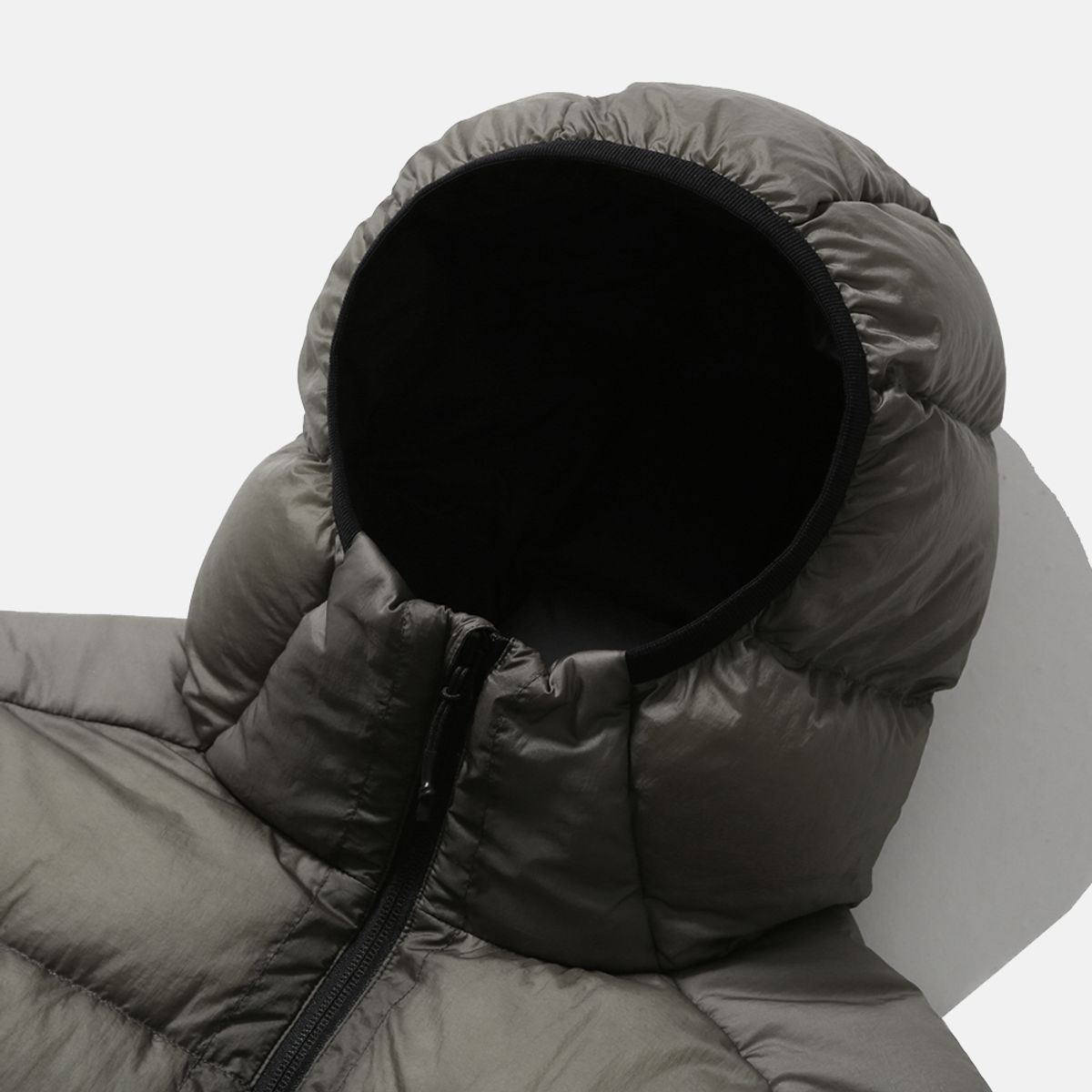 모이프(MOIF) [AW25] HELIUM HOODED DOWN JACKET / SHEER OLIVE