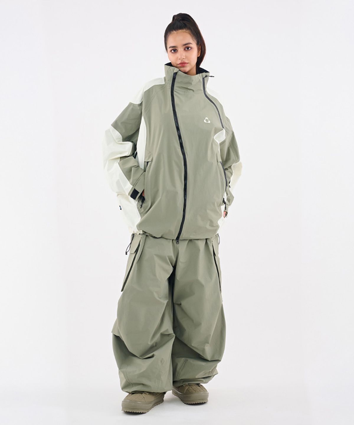 돌아우터웨어(DOLL OUTERWEAR) [DOLL X DUMDIDUM] 2526 비타 자켓&팬츠 세트 KHAKI 남녀공용